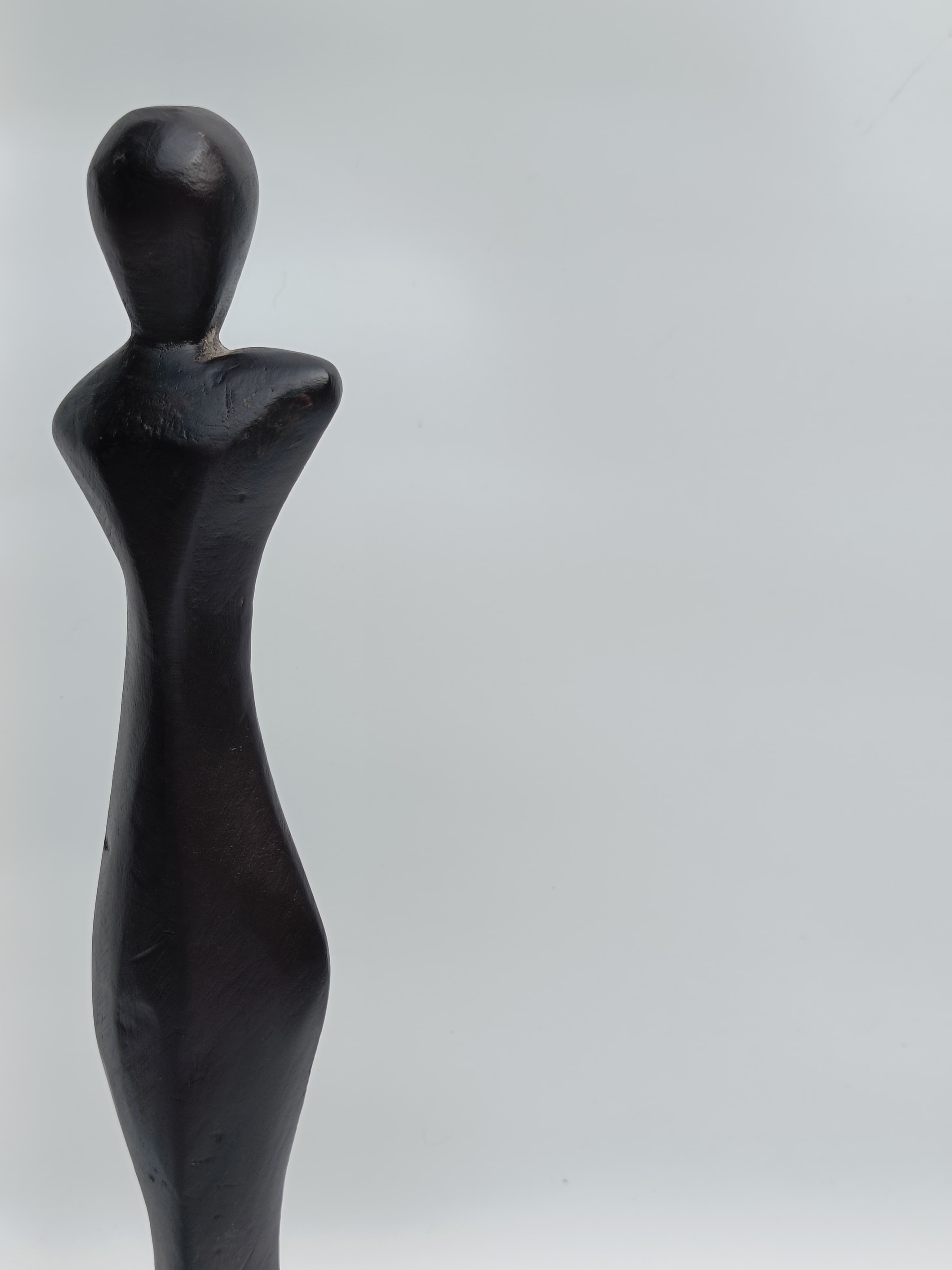 Abstract Wooden Female Form Sculpture – Minimalist Black Décor