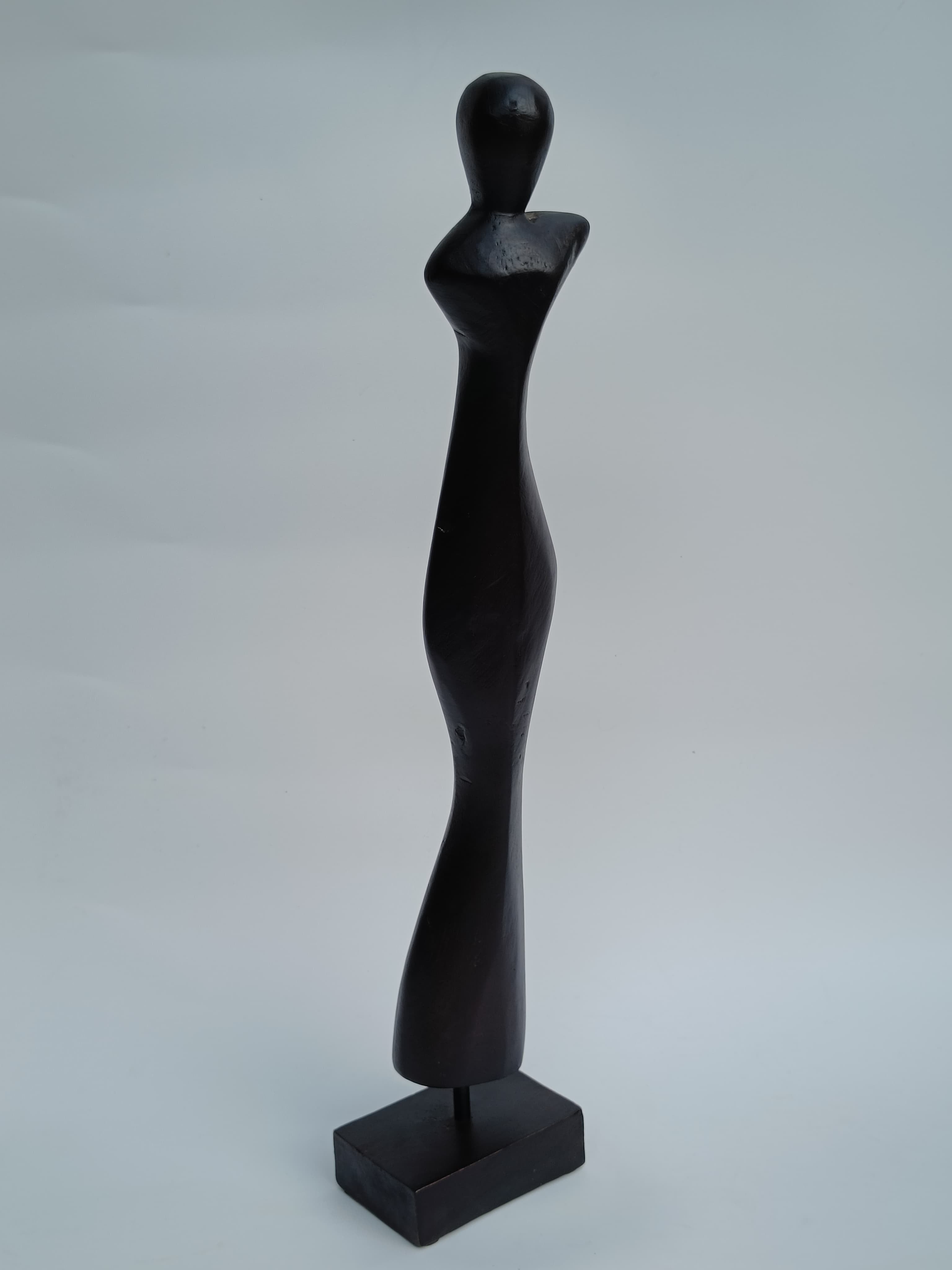 Abstract Wooden Female Form Sculpture – Minimalist Black Décor