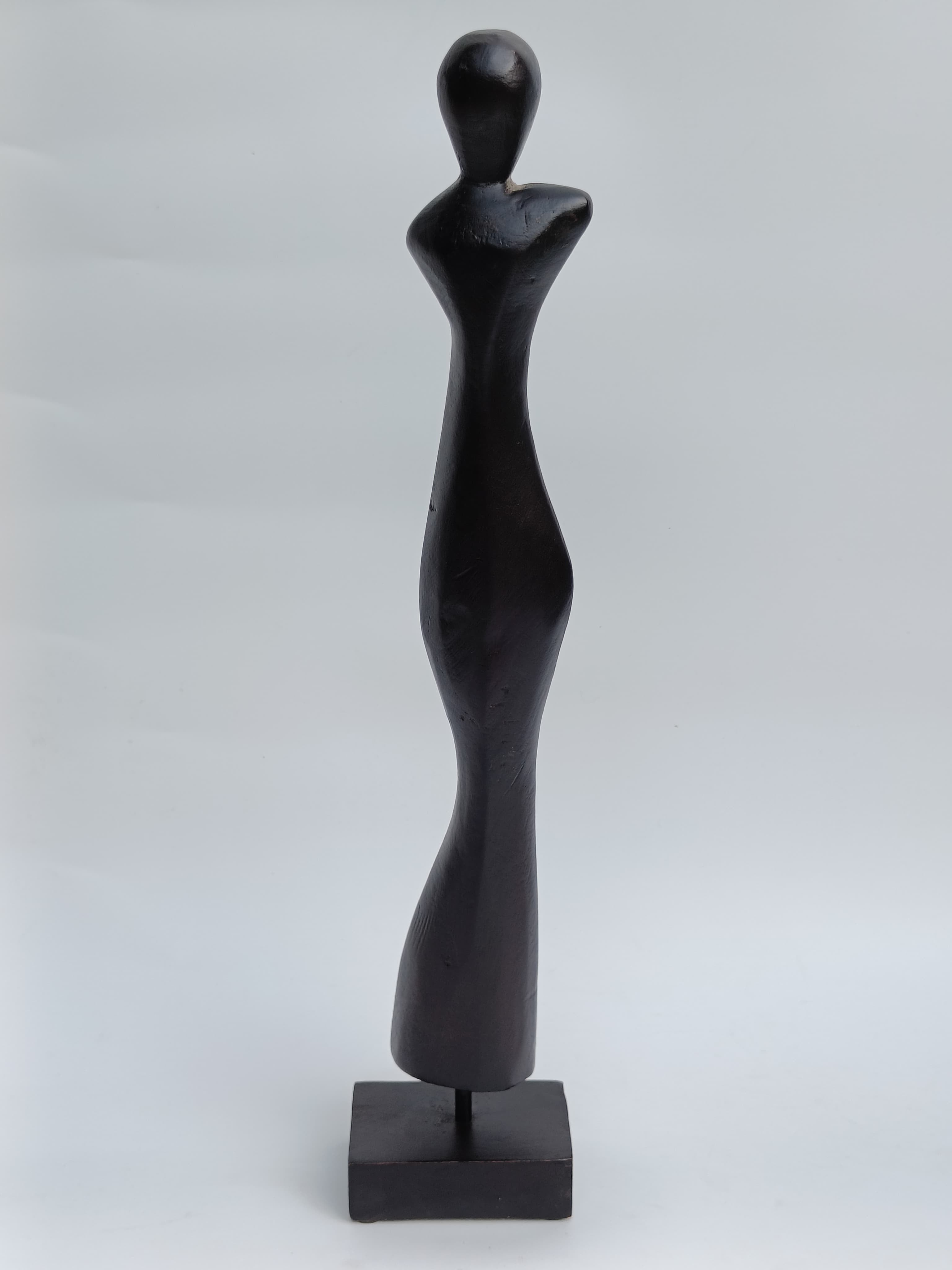 Abstract Wooden Female Form Sculpture – Minimalist Black Décor