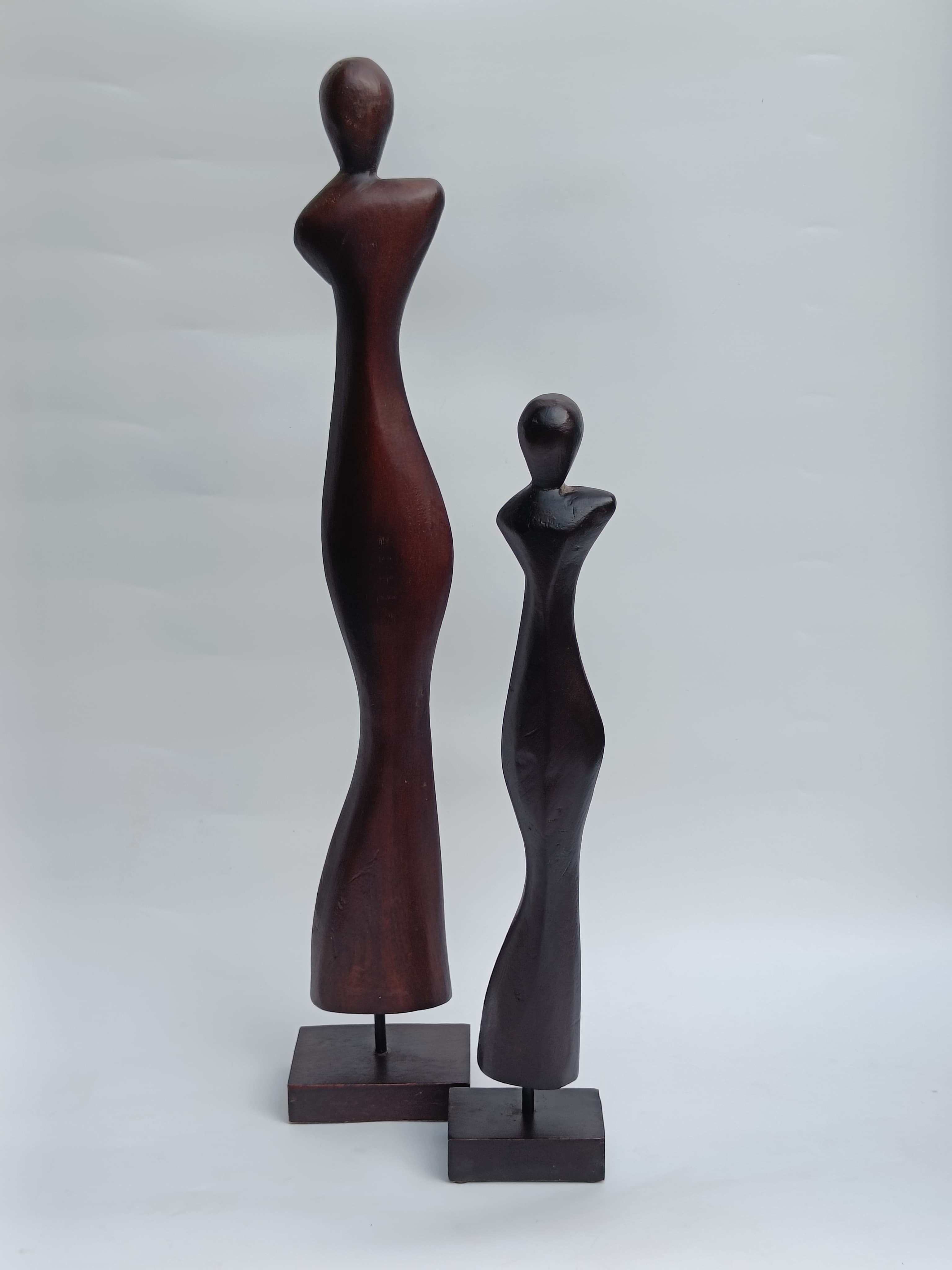Abstract Wooden Female Form Sculpture – Minimalist Black Décor