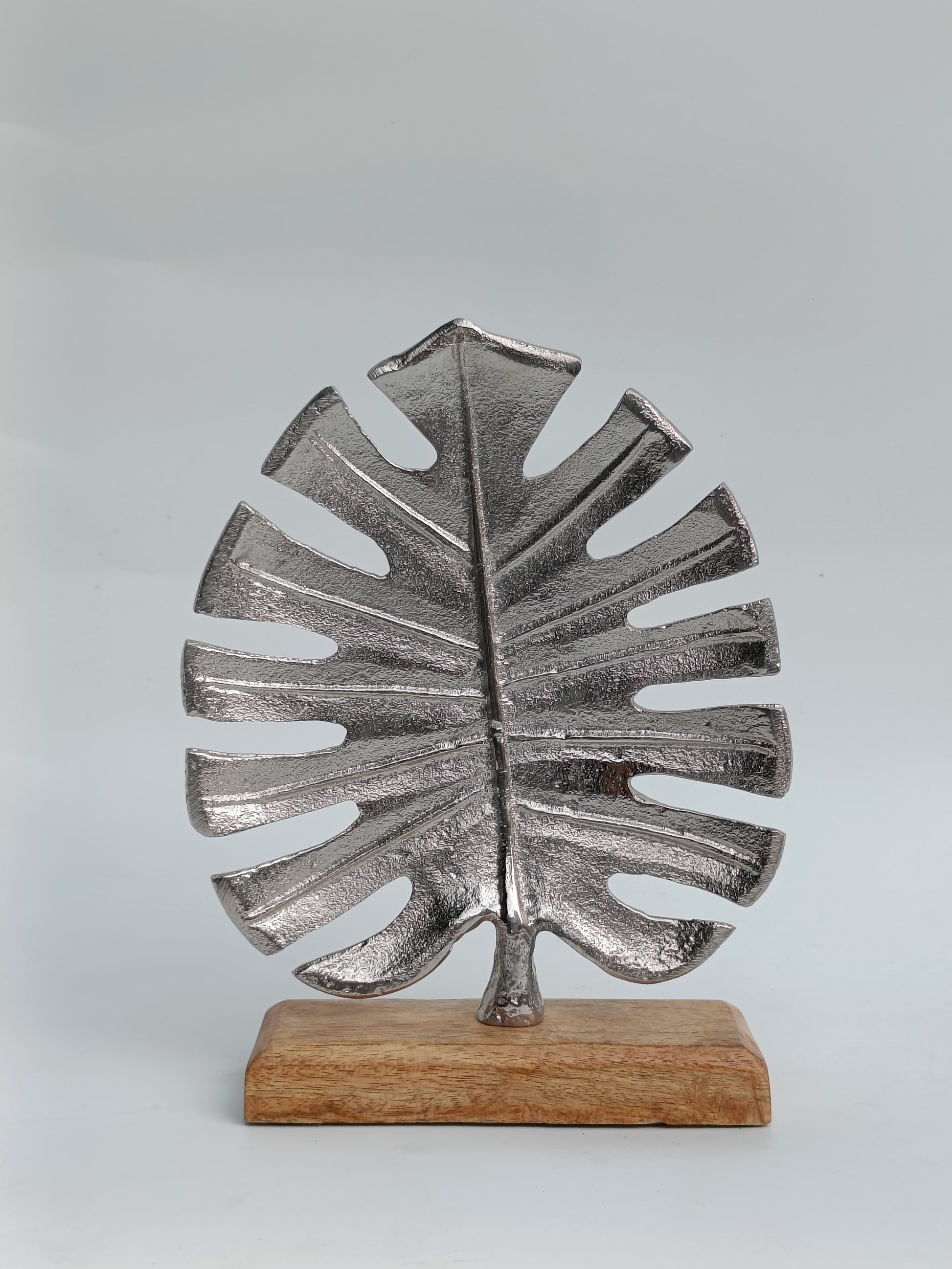 Silver Monstera Leaf on Wooden Base – Modern Botanical Tabletop Accent