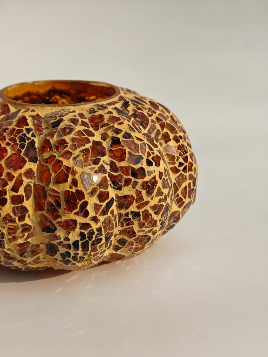 Amber Mosaic Pumpkin Tealight Holder – Handcrafted Glass Decorative Candle Accent