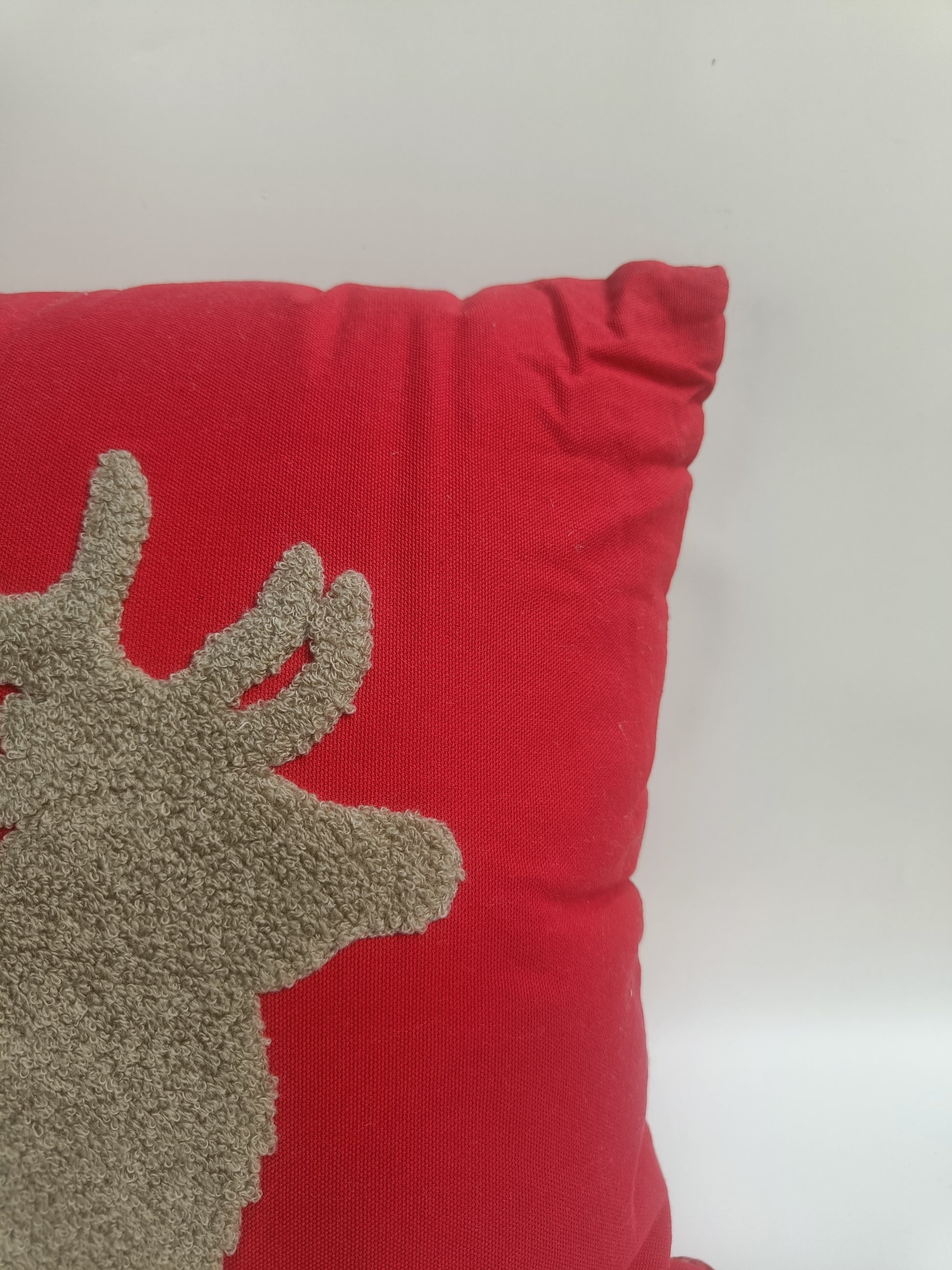 Reindeer Silhouette Cushion – Festive Red | 40x40 cm