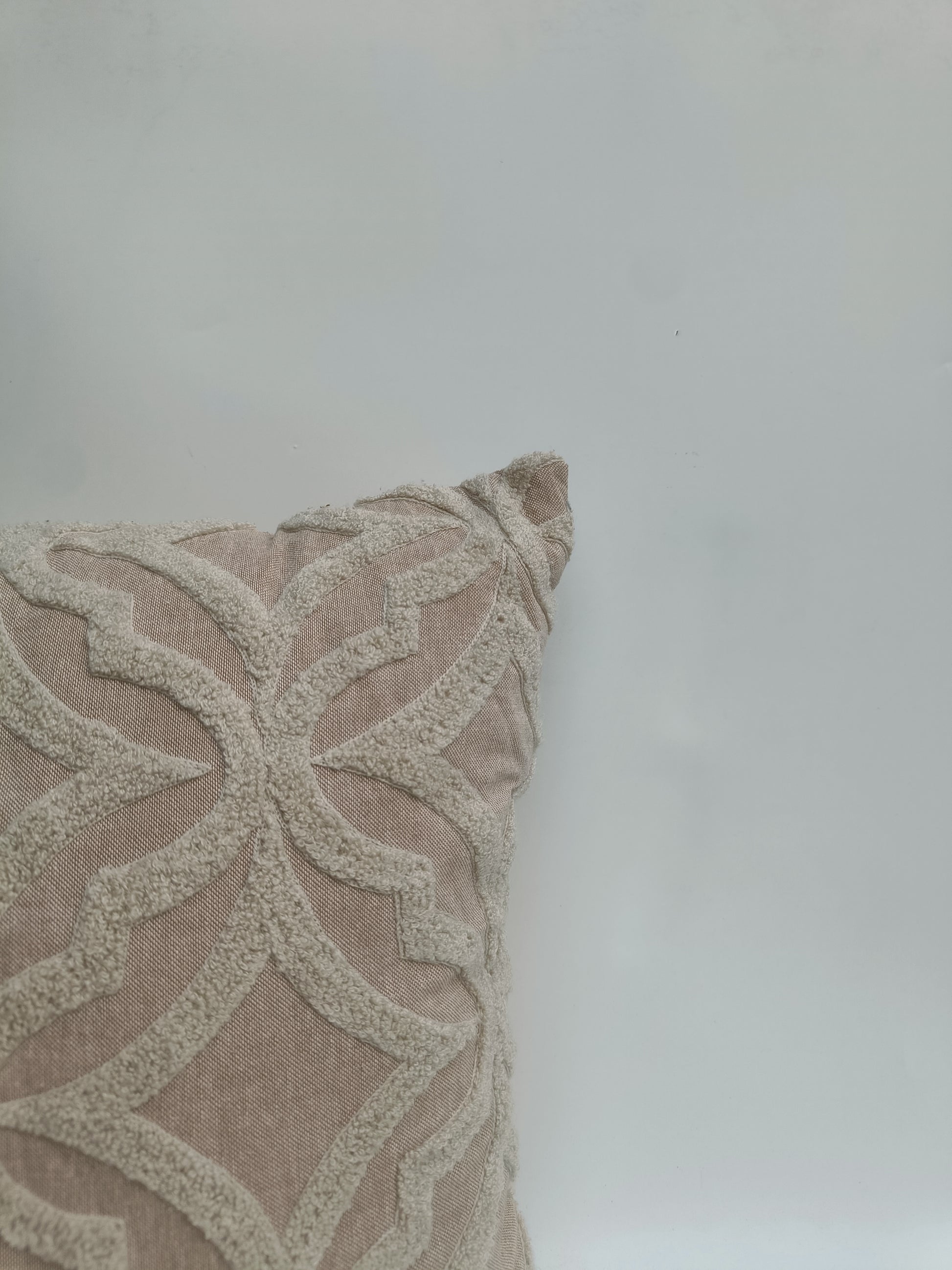 Mughal-Inspired Tufted Beige Cushion – Ornamental Lattice Design