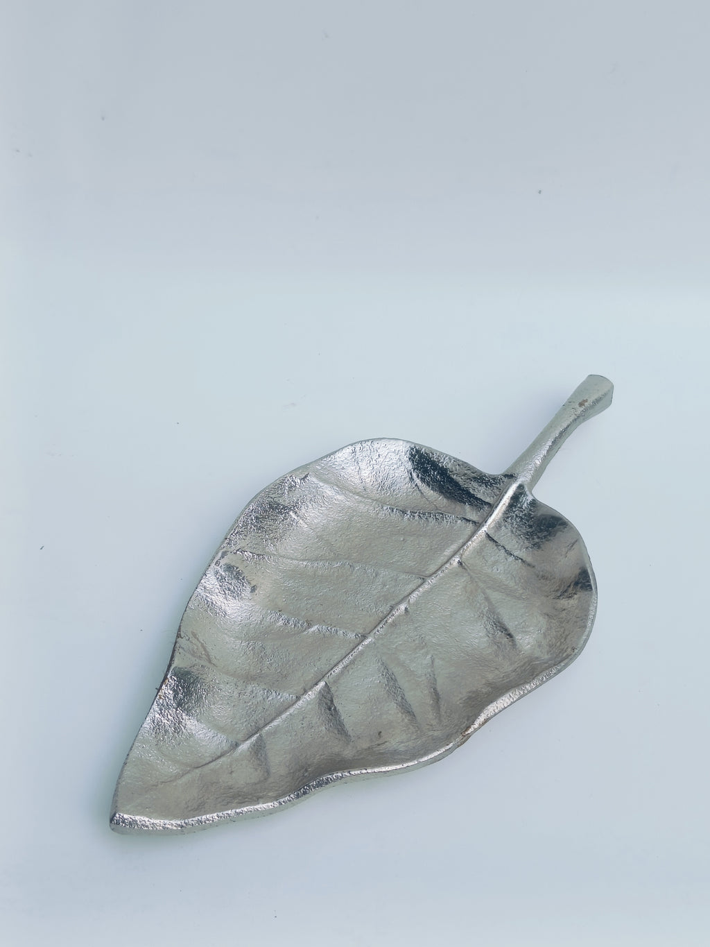 Silver Leaf-Shaped Metal Platter – Decorative Tray