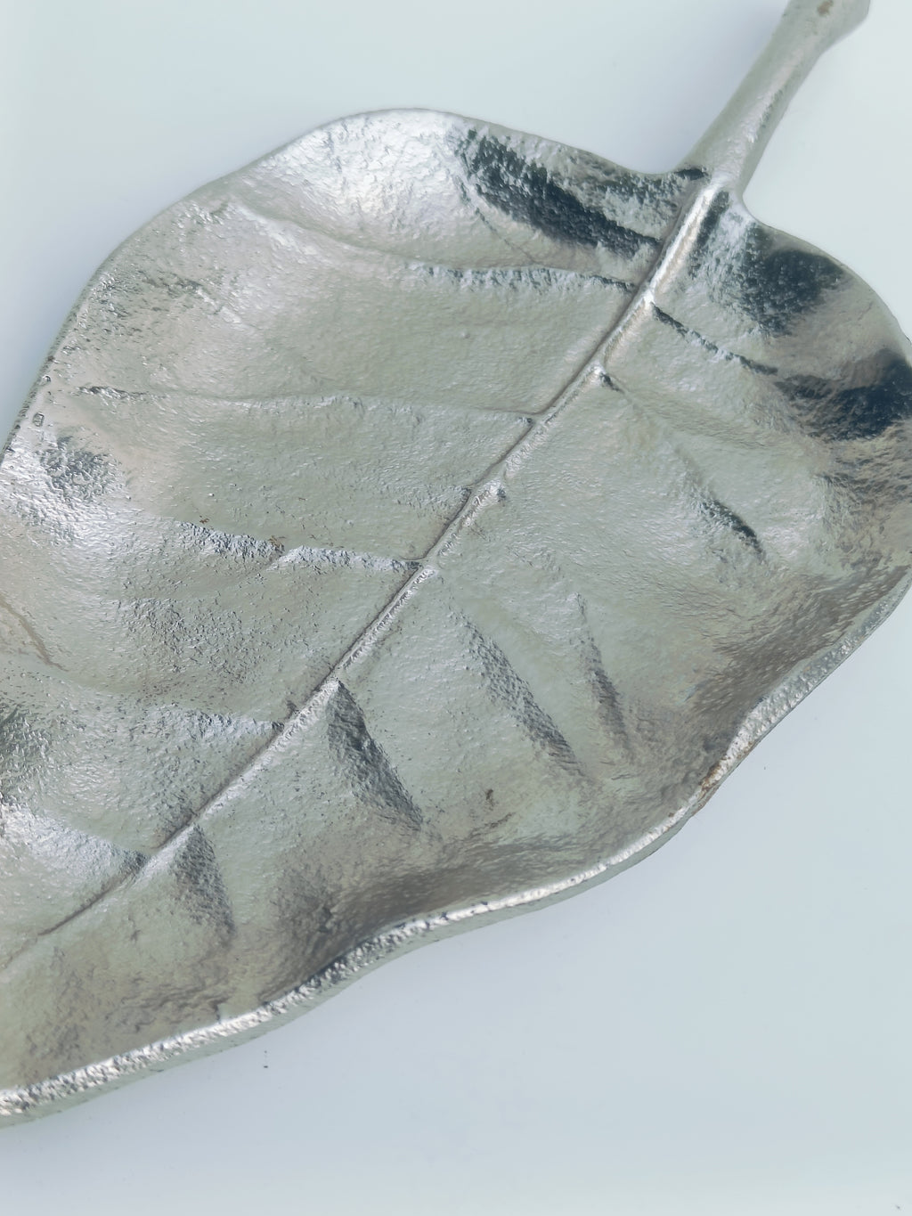 Silver Leaf-Shaped Metal Platter – Decorative Tray