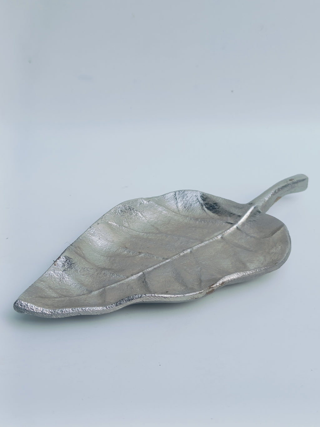 Silver Leaf-Shaped Metal Platter – Decorative Tray
