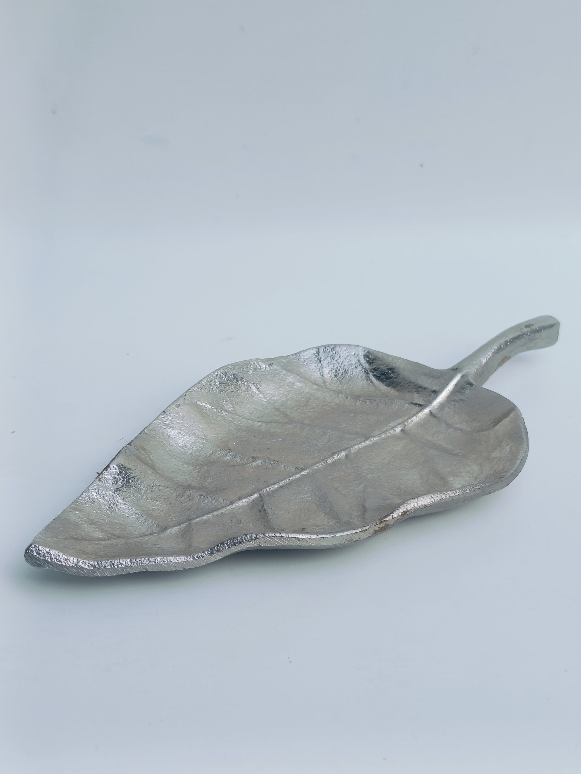 Silver Leaf-Shaped Metal Platter – Decorative Tray