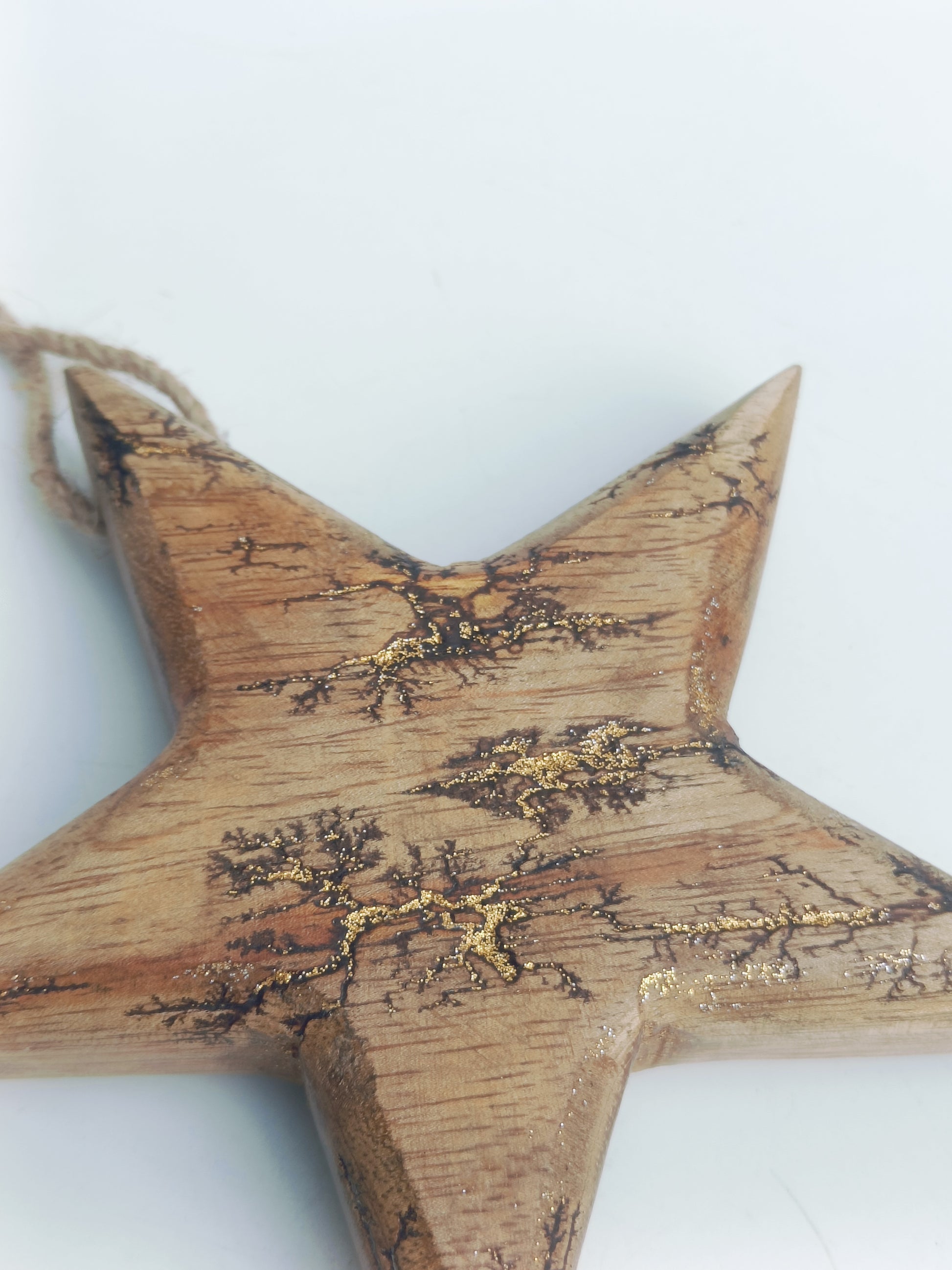 Lichtenberg Burn Wooden Star Hanging – Handcrafted Electric Art Décor