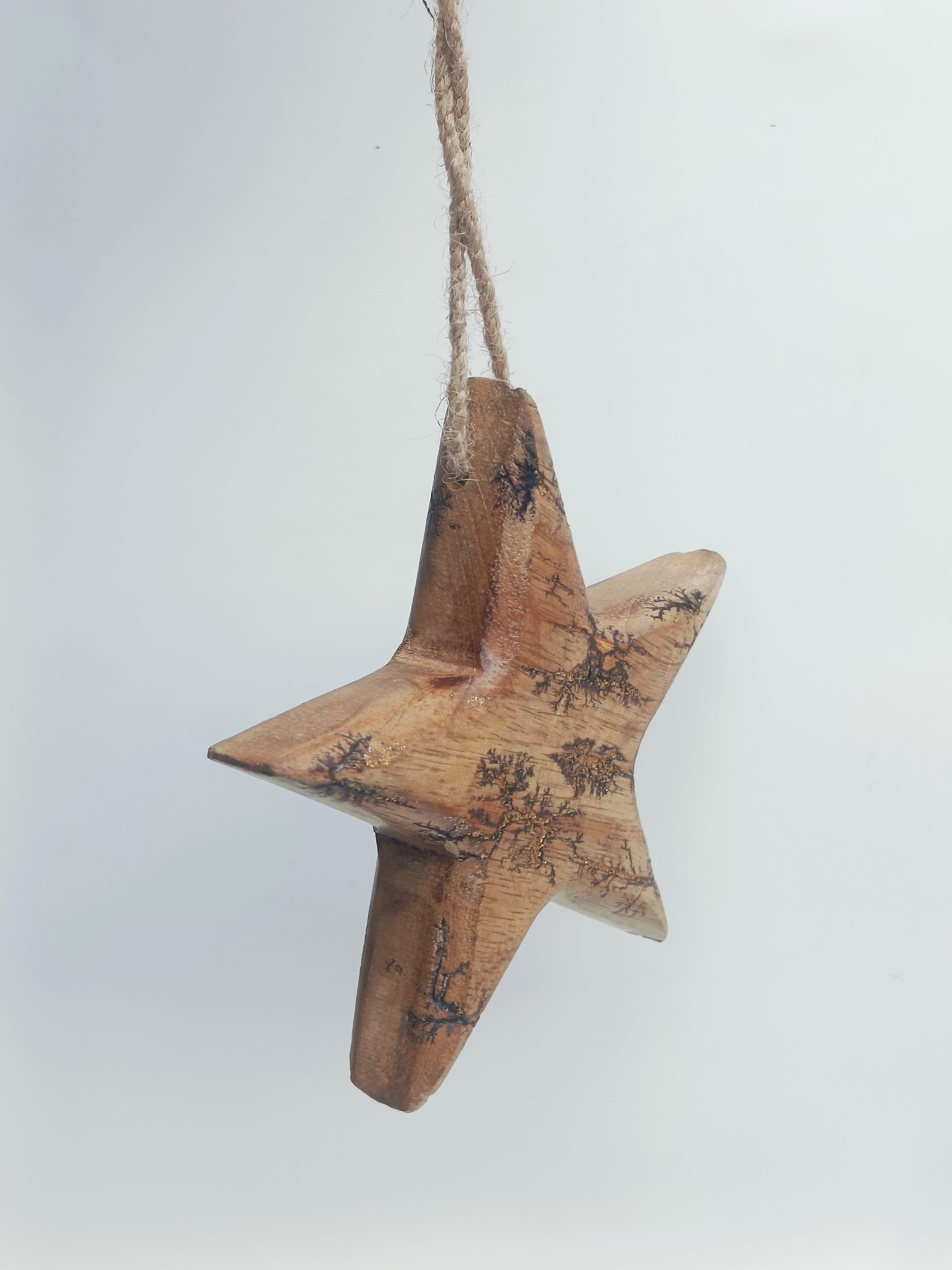 Lichtenberg Burn Wooden Star Hanging – Handcrafted Electric Art Décor