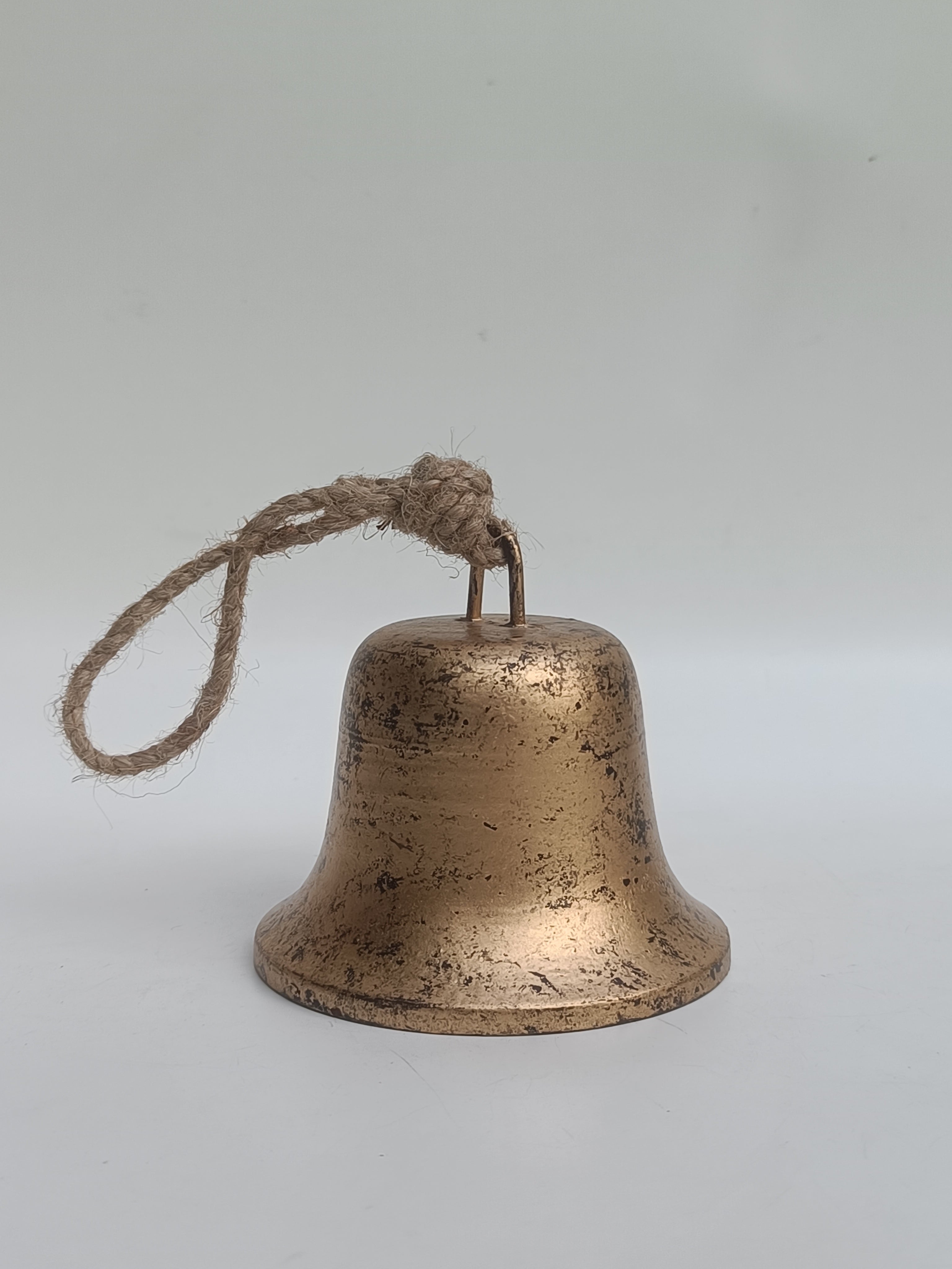 Classic Gold Metal Bell – Vintage Hanging Accent