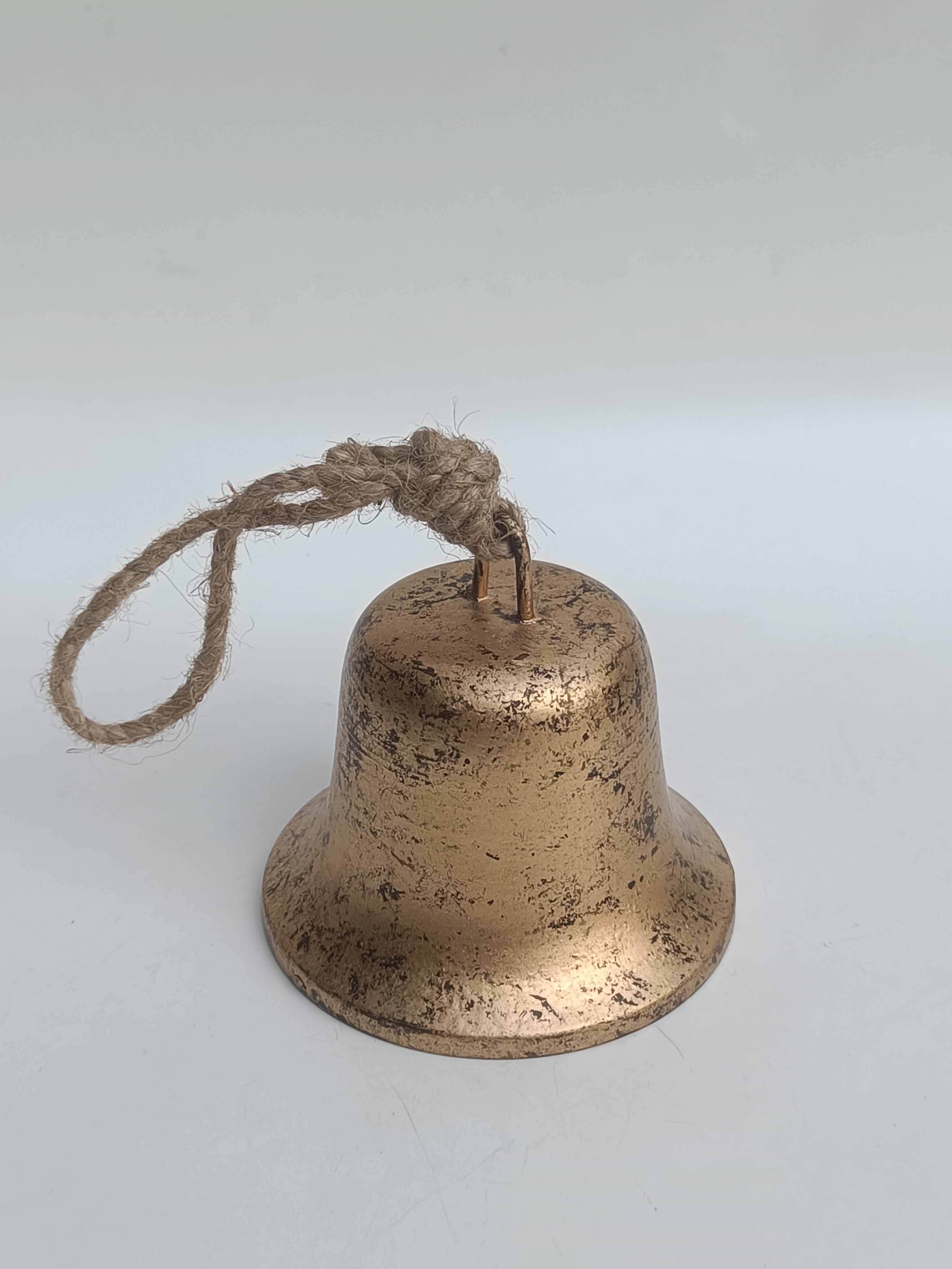 Classic Gold Metal Bell – Vintage Hanging Accent