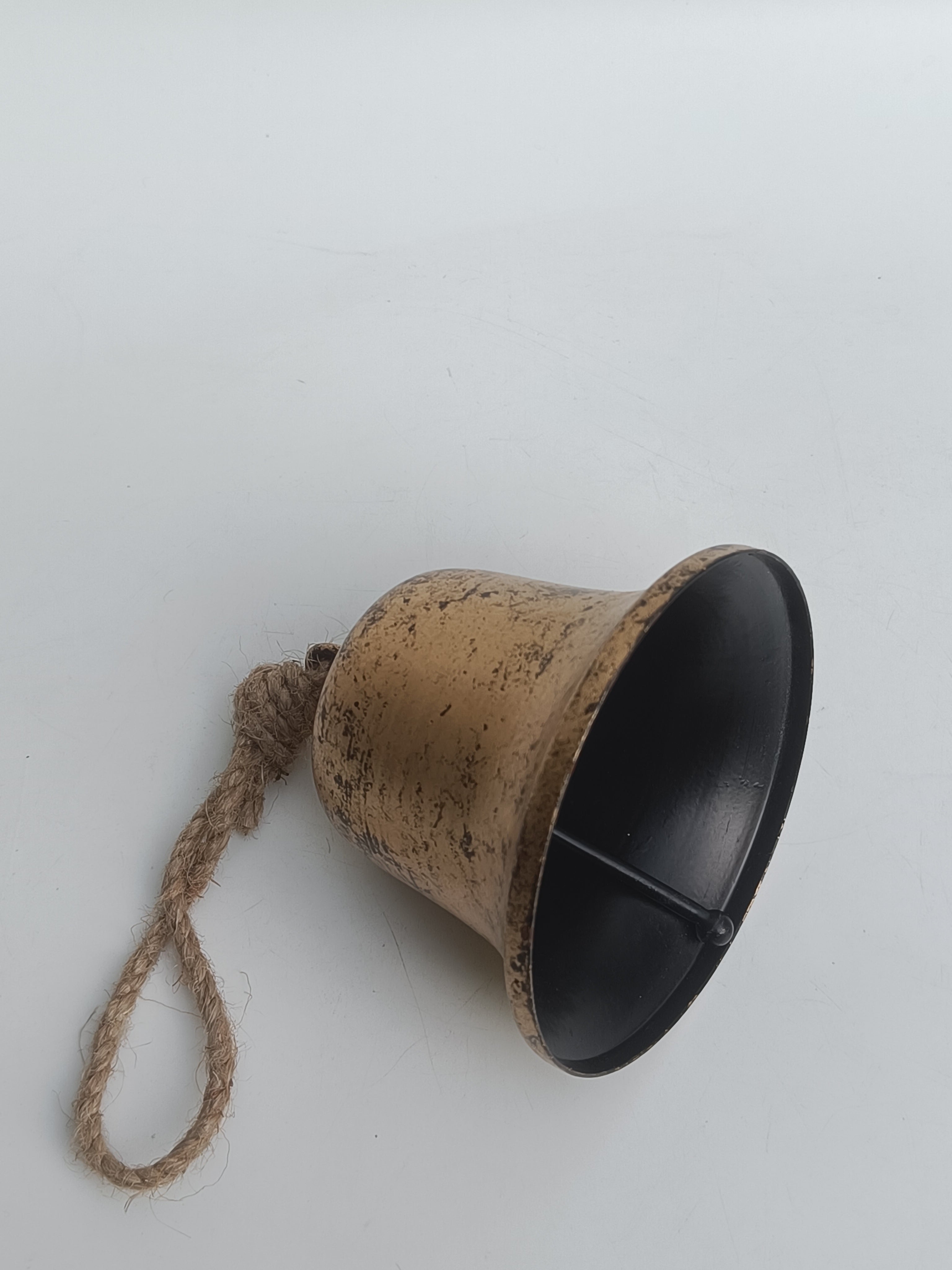Classic Gold Metal Bell – Vintage Hanging Accent