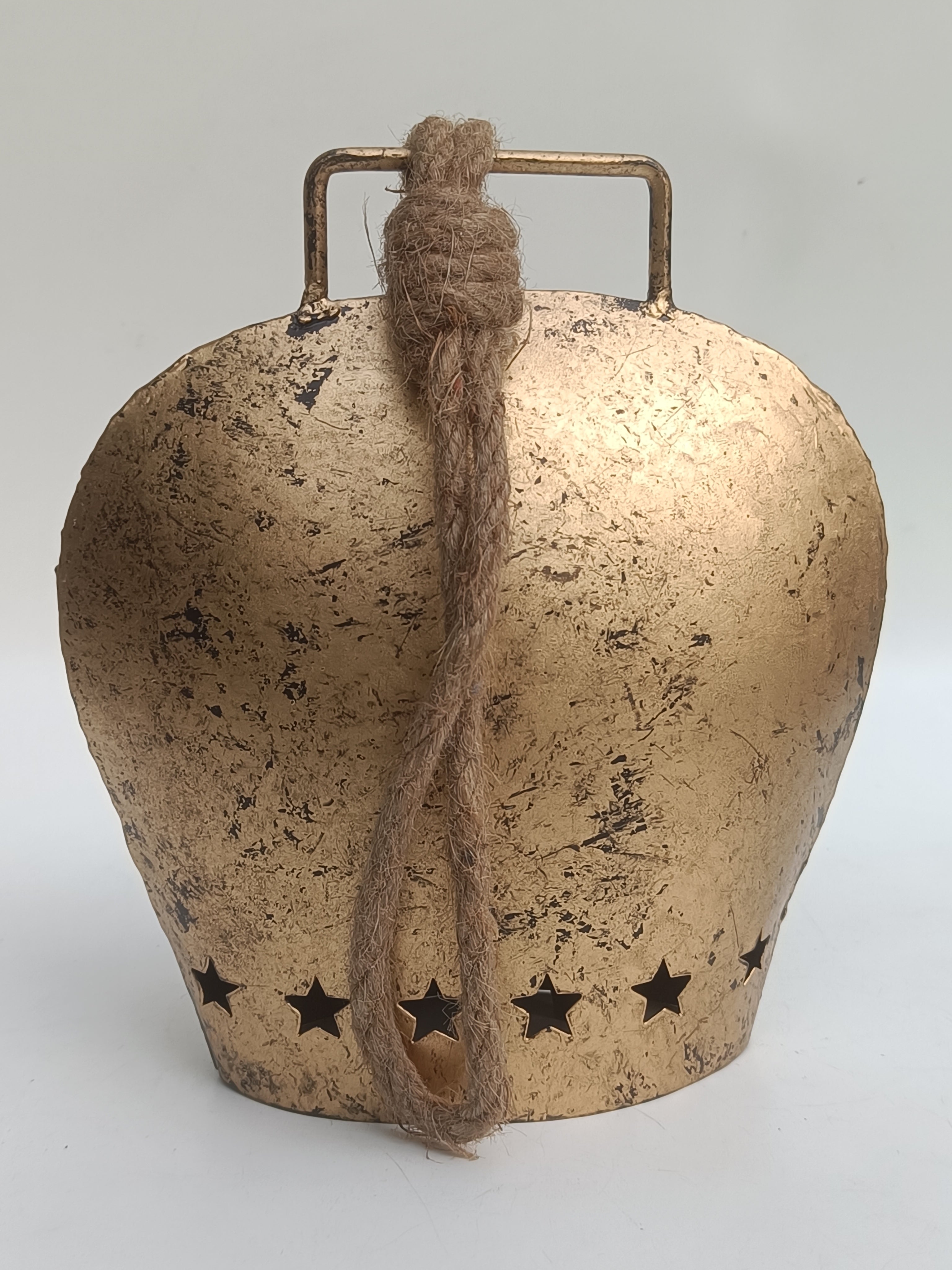 Golden Star-Cut Metal Bell – Vintage-Inspired Hanging Accent