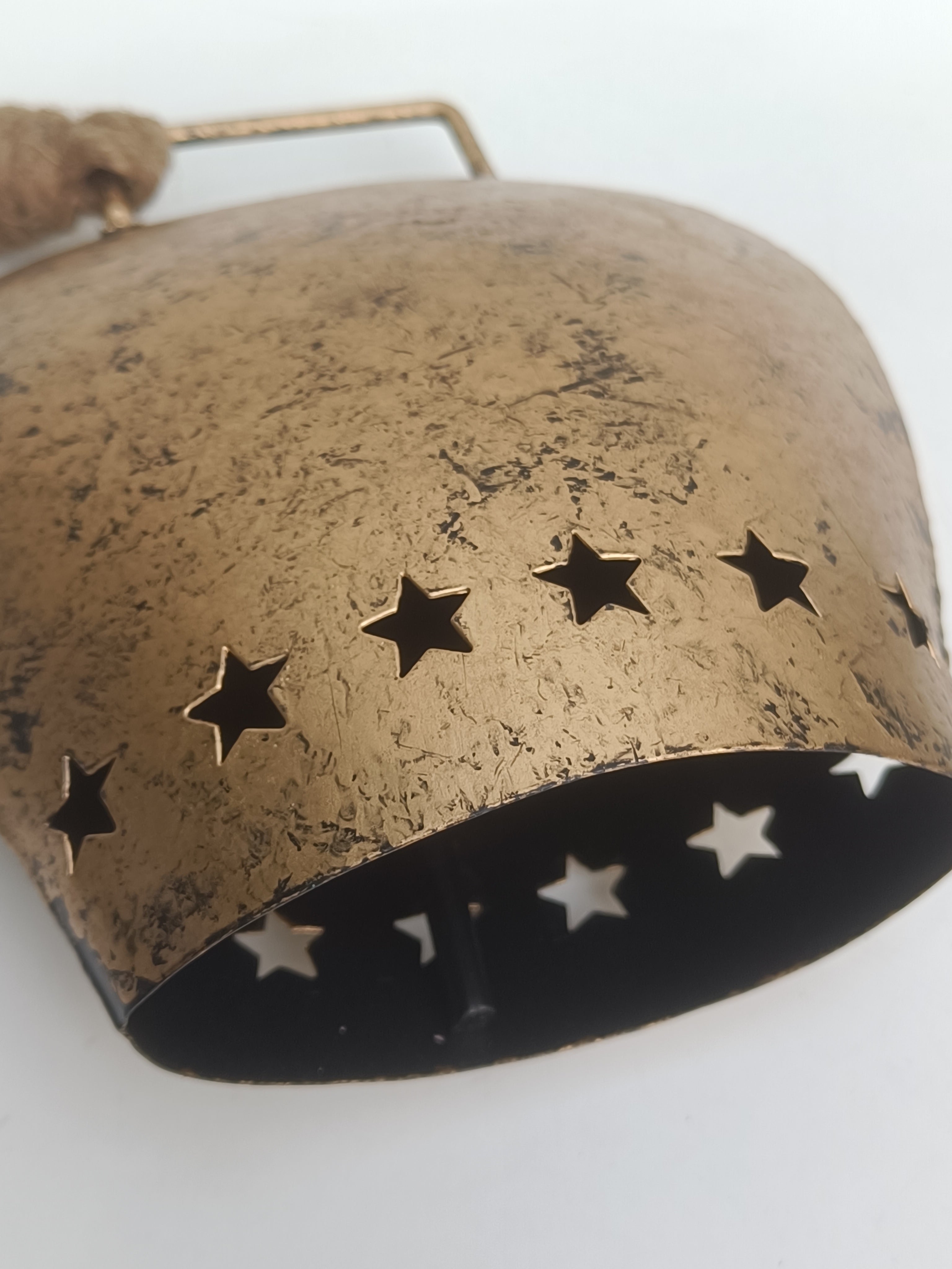Golden Star-Cut Metal Bell – Vintage-Inspired Hanging Accent