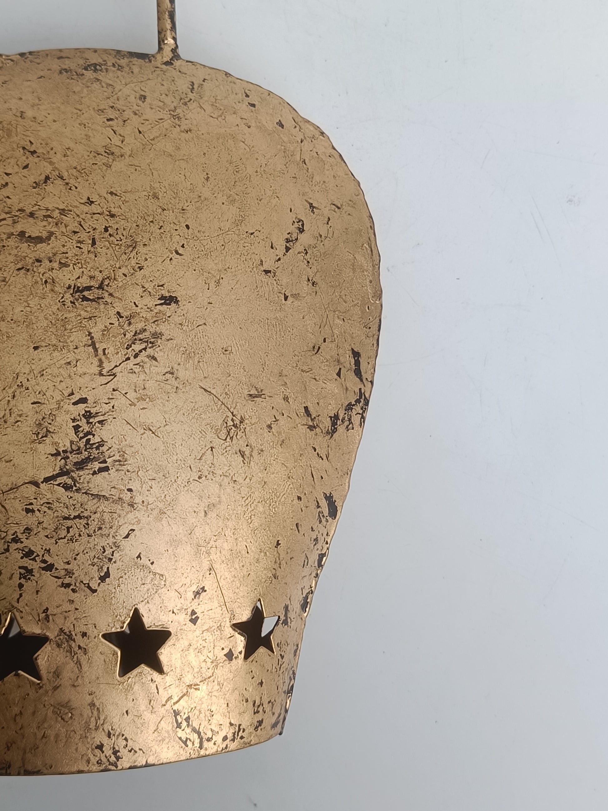 Golden Star-Cut Metal Bell – Vintage-Inspired Hanging Accent