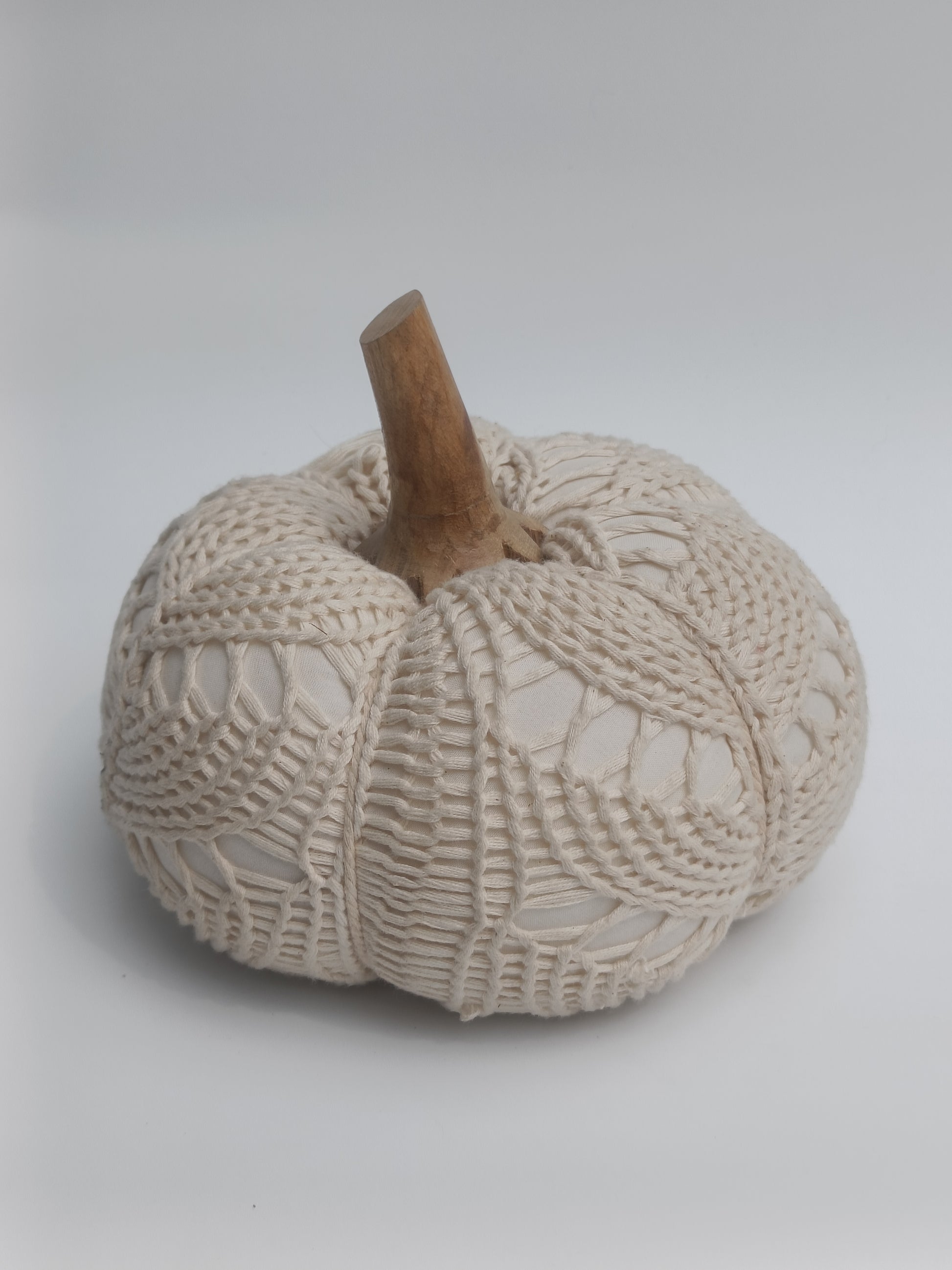 Macramé Pumpkin Décor with Wooden Stem – Handcrafted Elegance