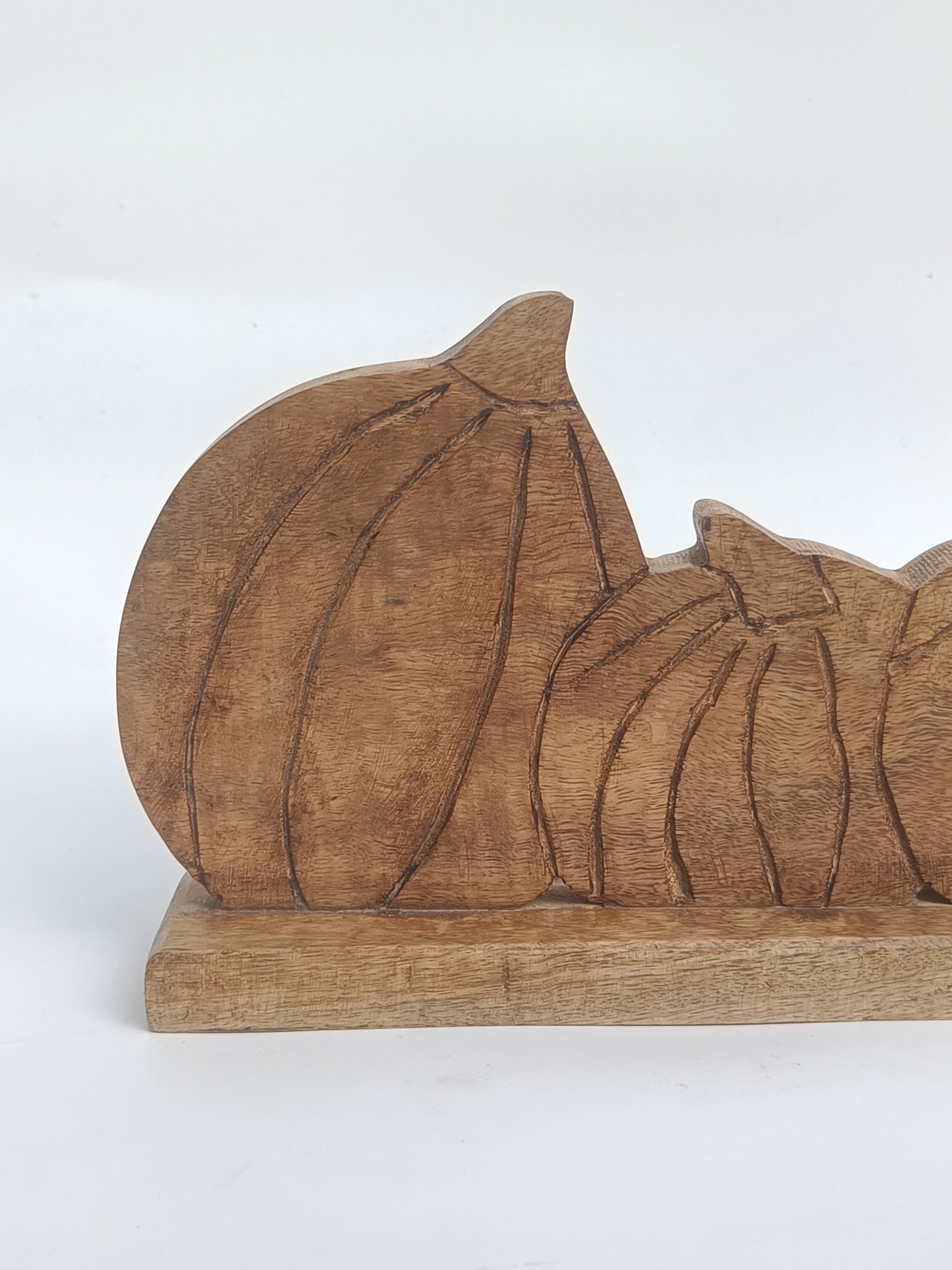 Handcrafted Wooden Pumpkin Silhouette – Autumn & Harvest Tabletop Décor