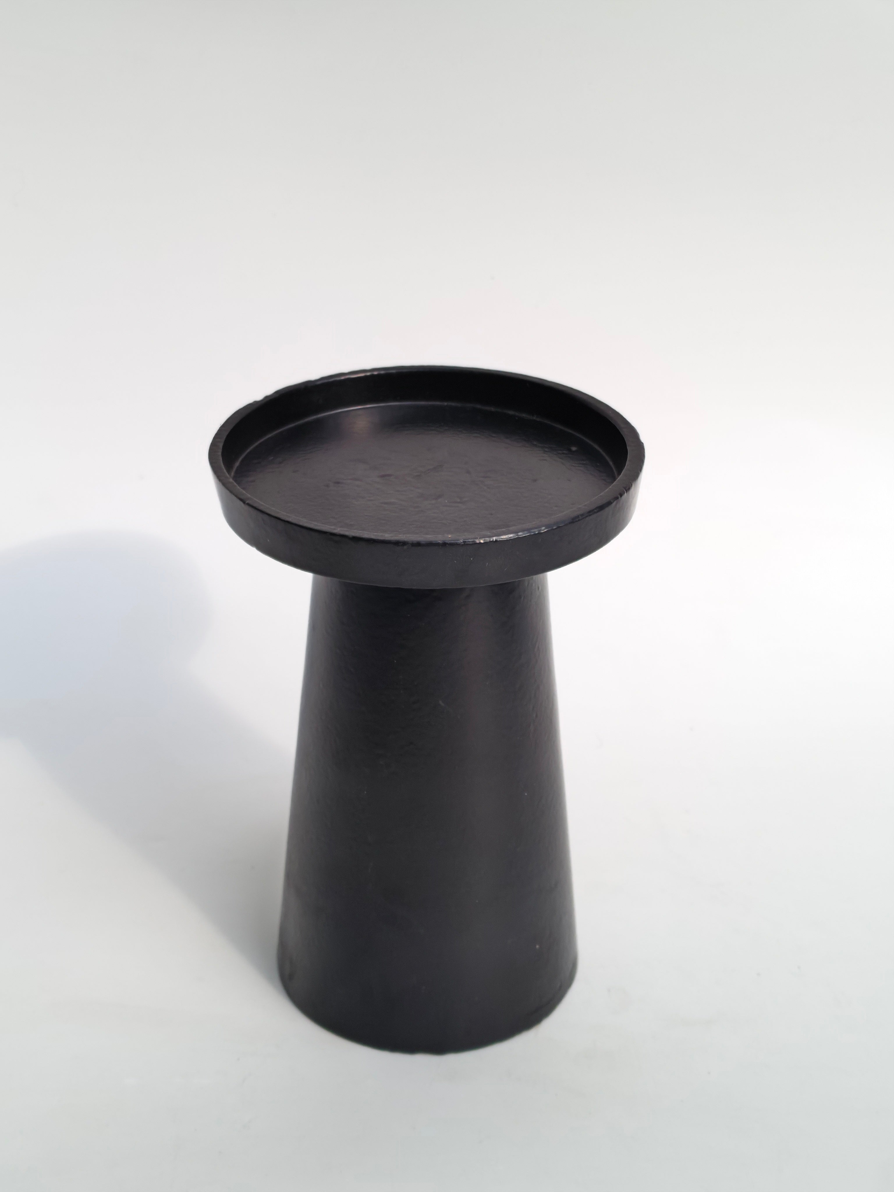 Matte Black Metal Pedestal Stand – Minimalist Decorative Riser