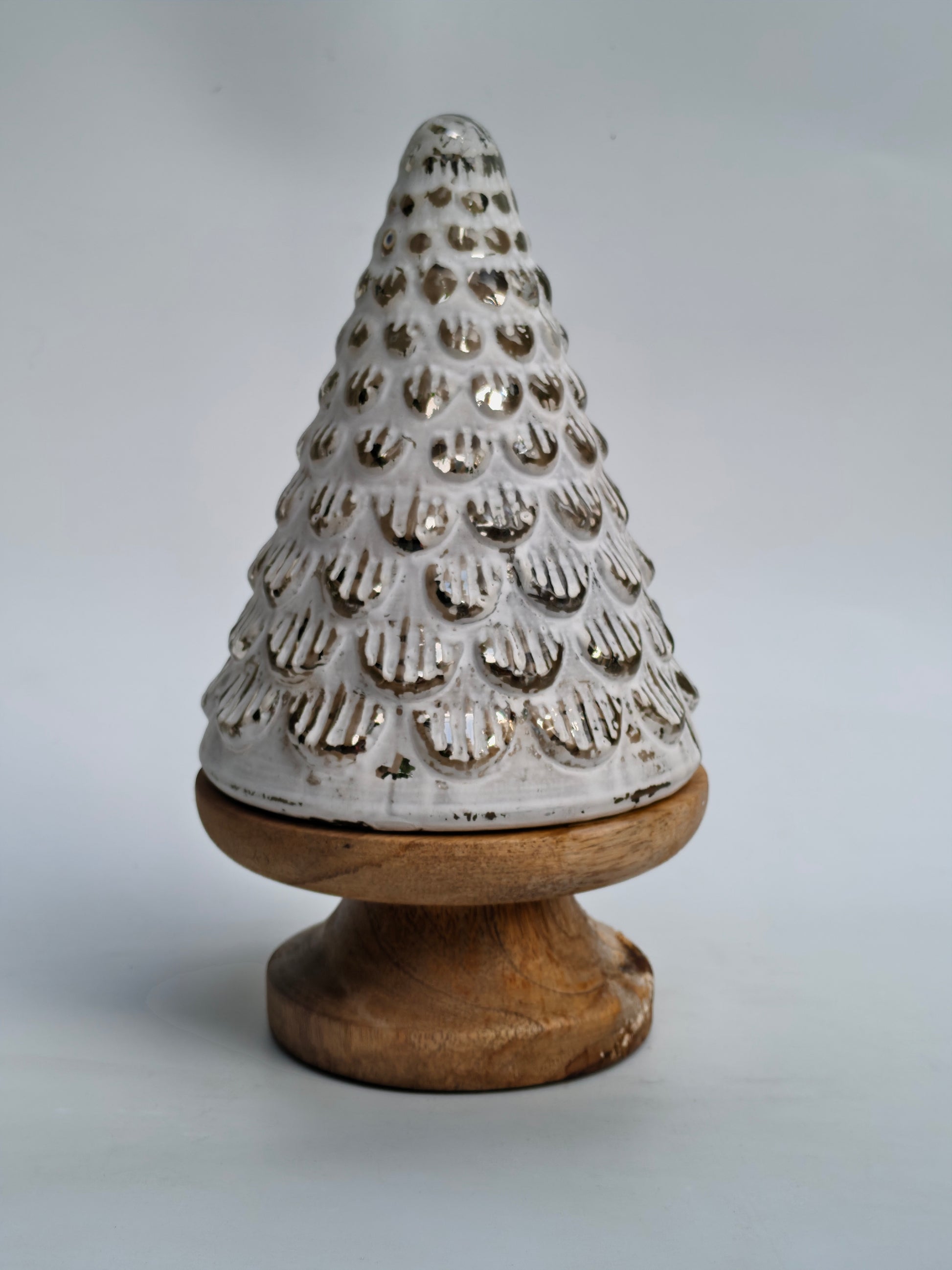 Scalloped Metallic Christmas Tree Decor