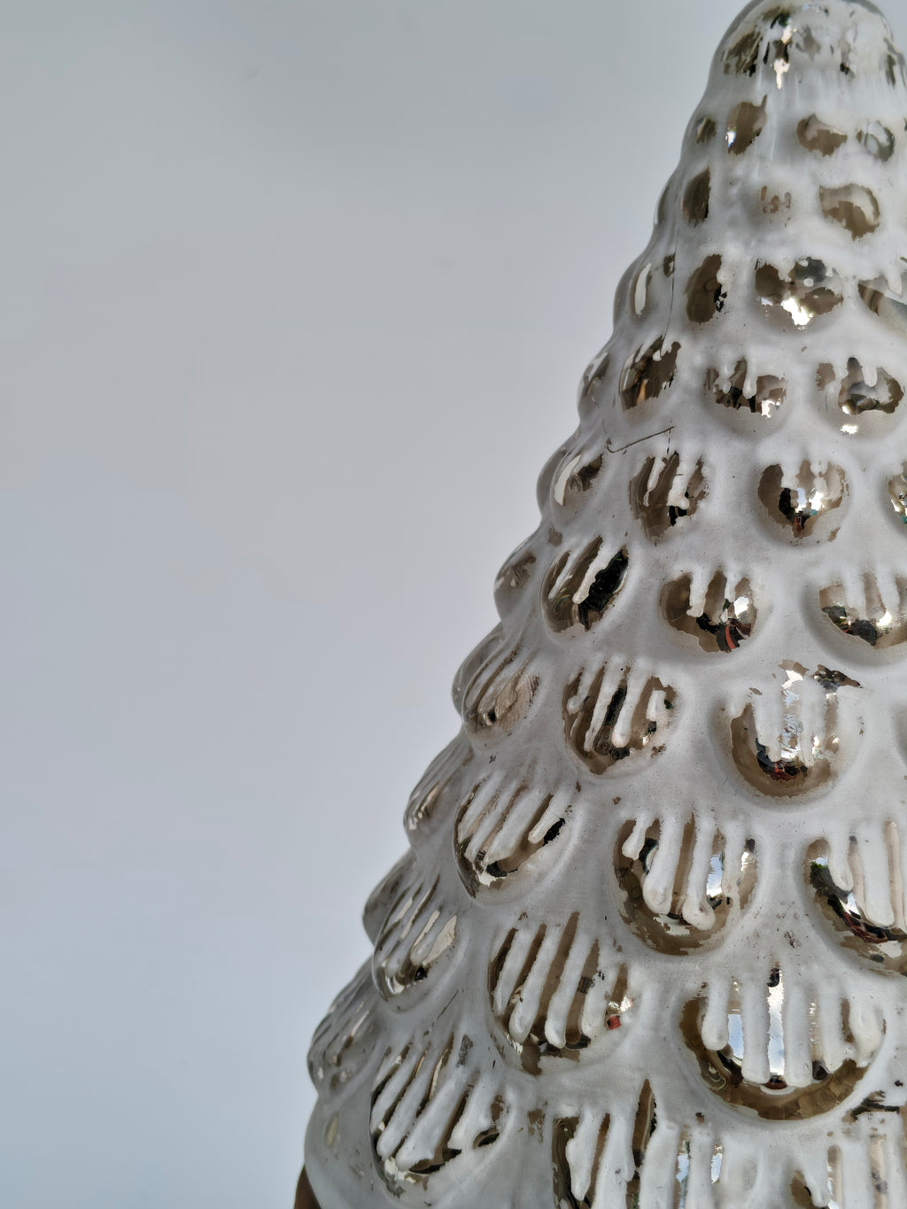 Scalloped Metallic Christmas Tree Decor