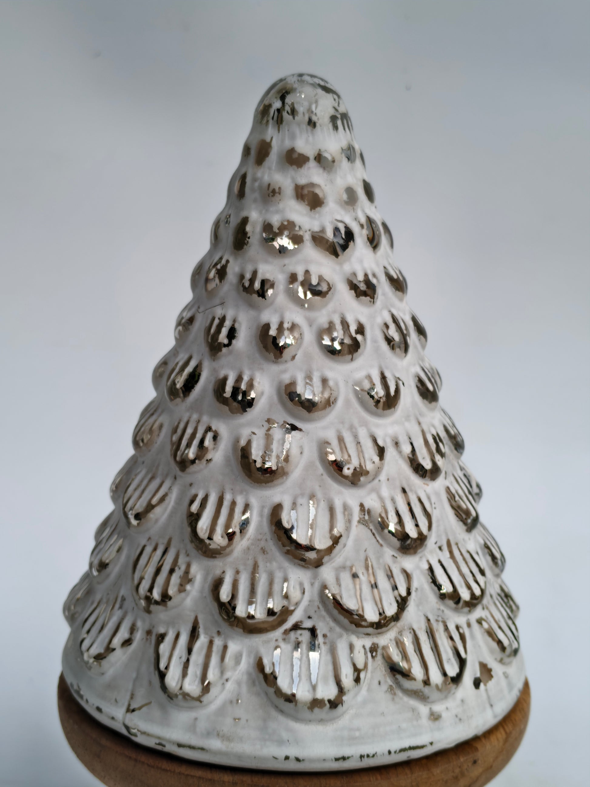 Scalloped Metallic Christmas Tree Decor