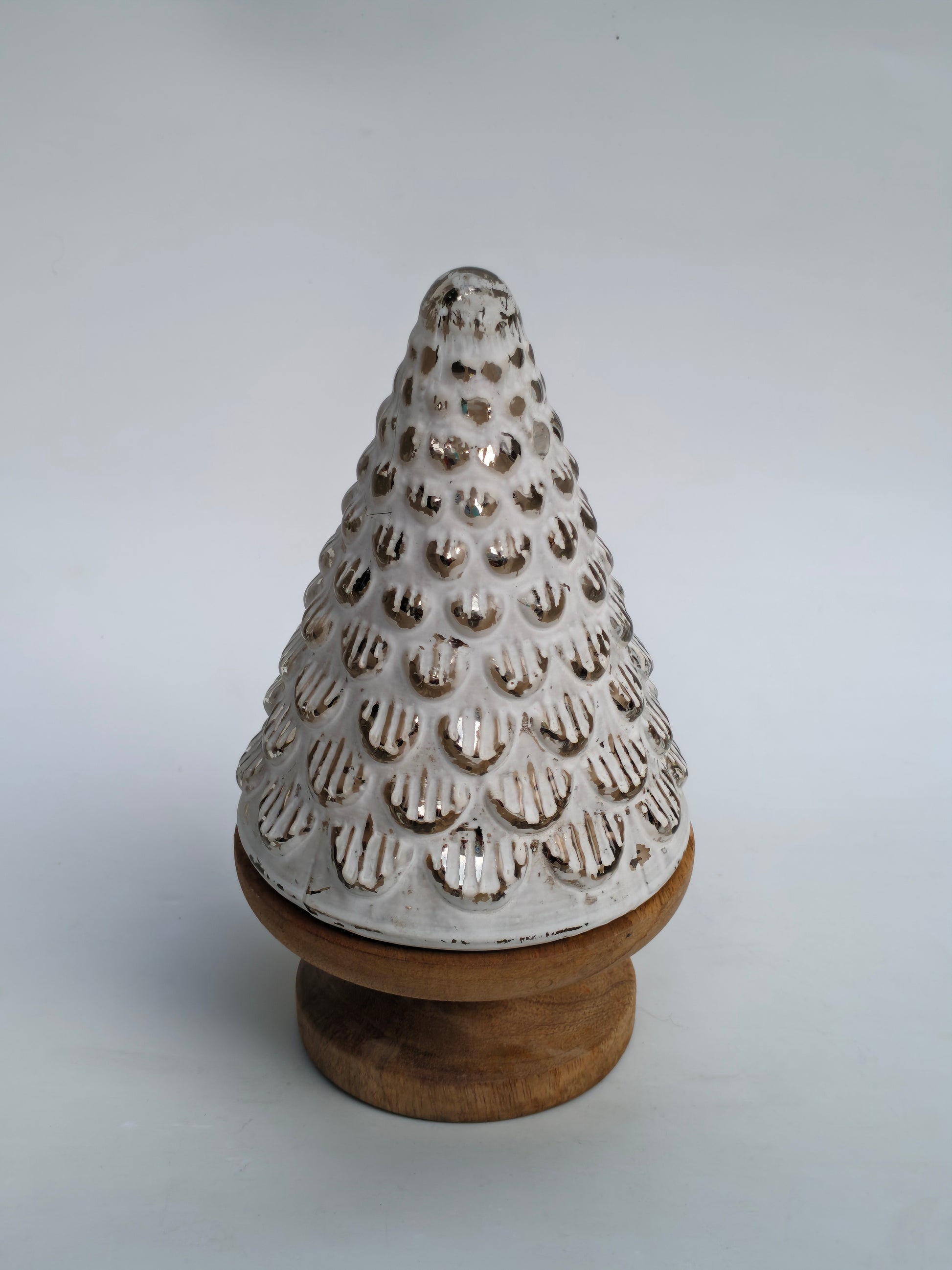Scalloped Metallic Christmas Tree Decor