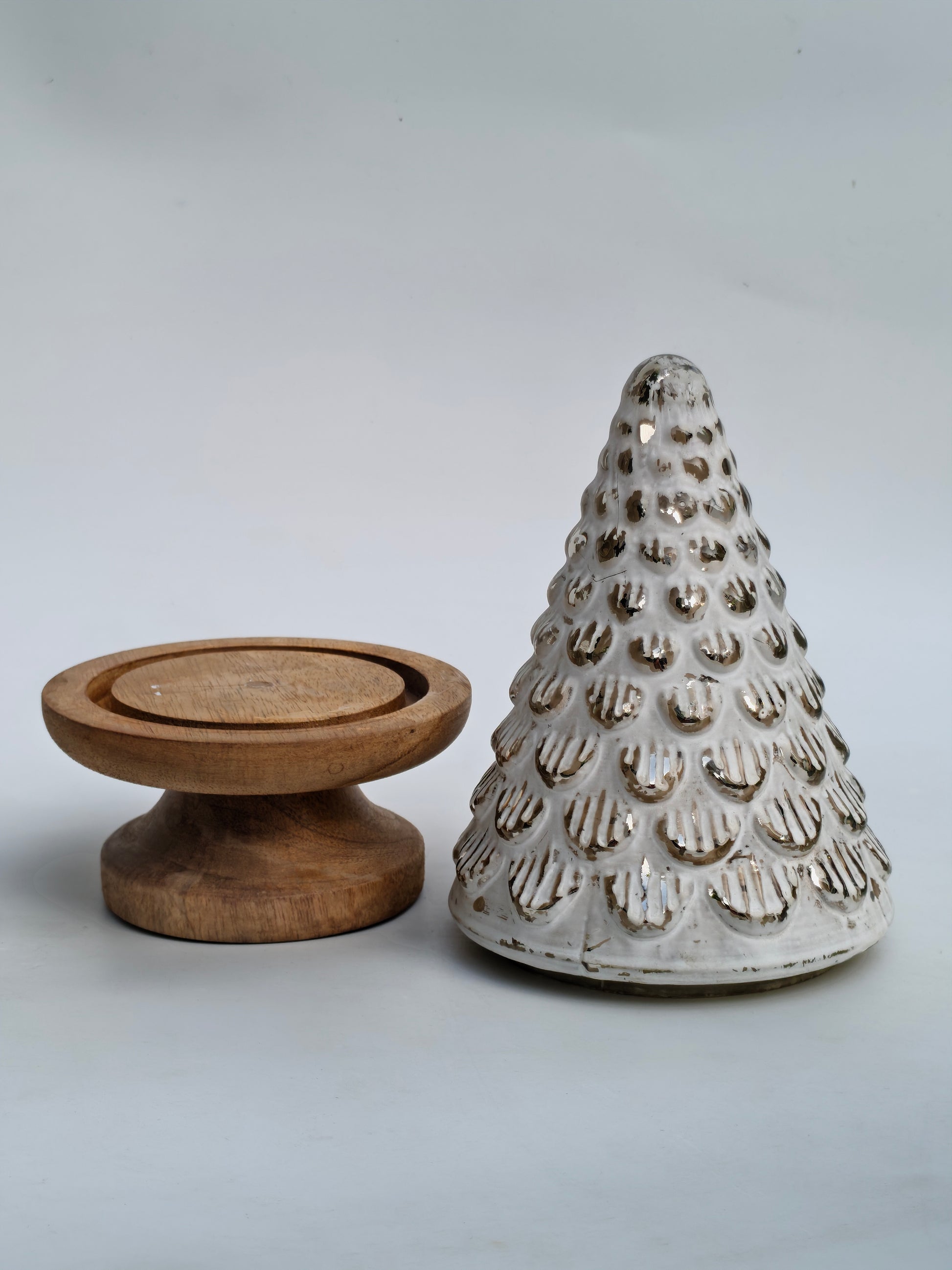 Scalloped Metallic Christmas Tree Decor