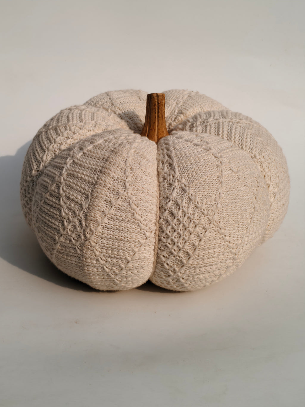 Knitted Decorative Pumpkin – Creamy Neutral Accent