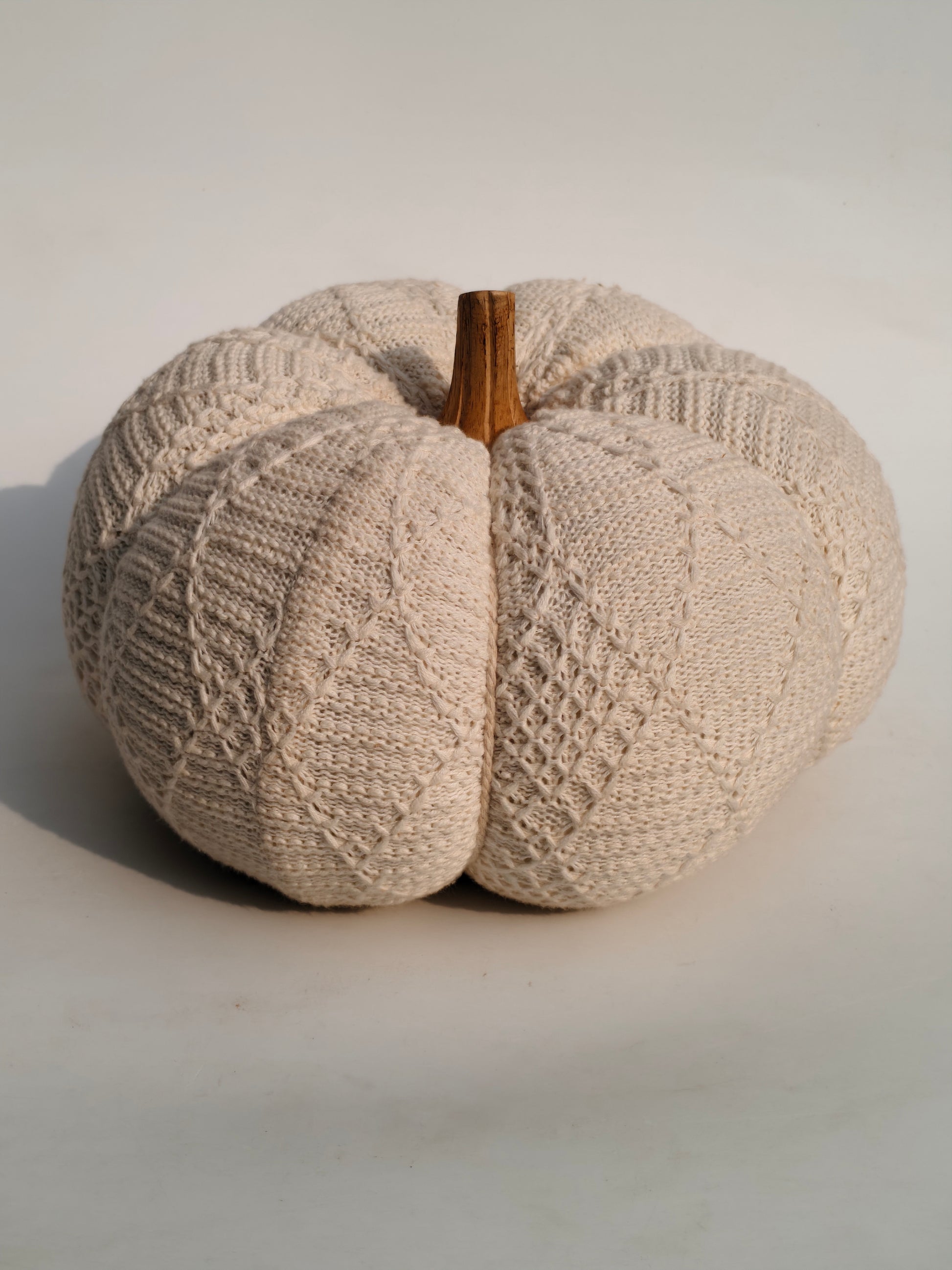 Knitted Decorative Pumpkin – Creamy Neutral Accent