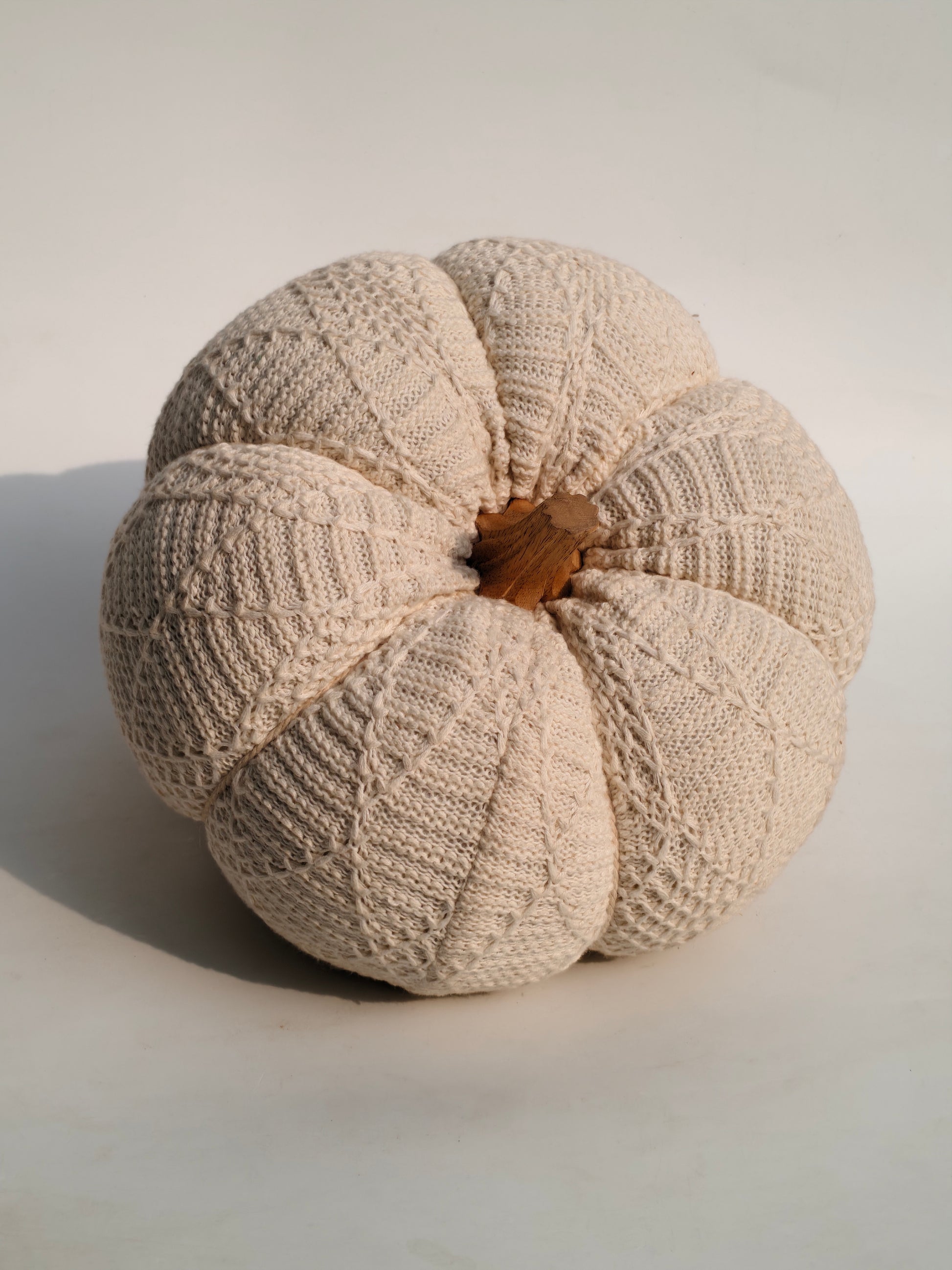 Knitted Decorative Pumpkin – Creamy Neutral Accent