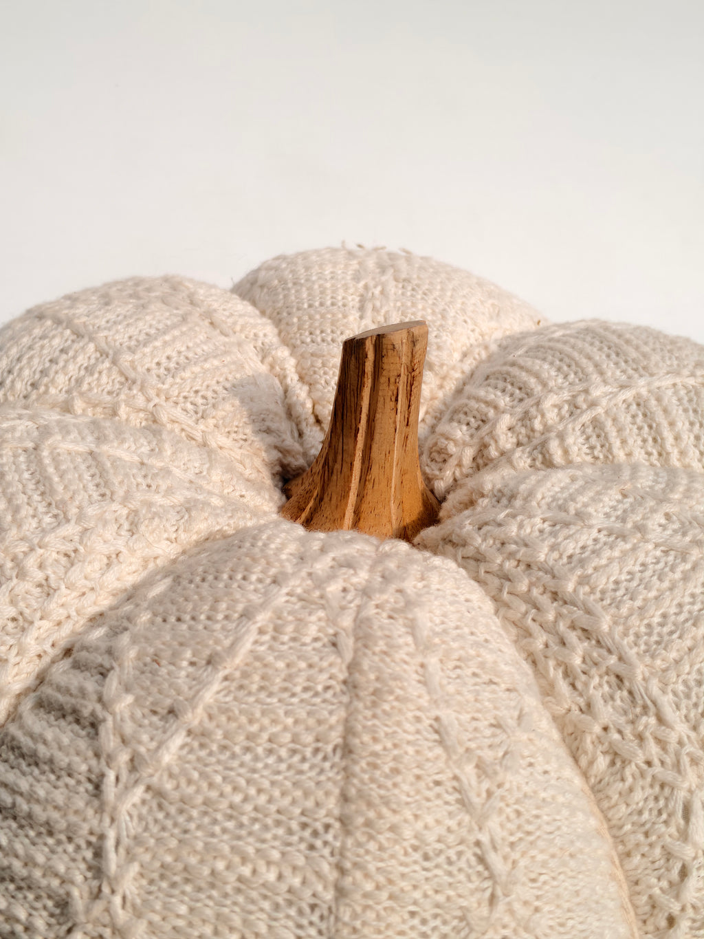 Knitted Decorative Pumpkin – Creamy Neutral Accent