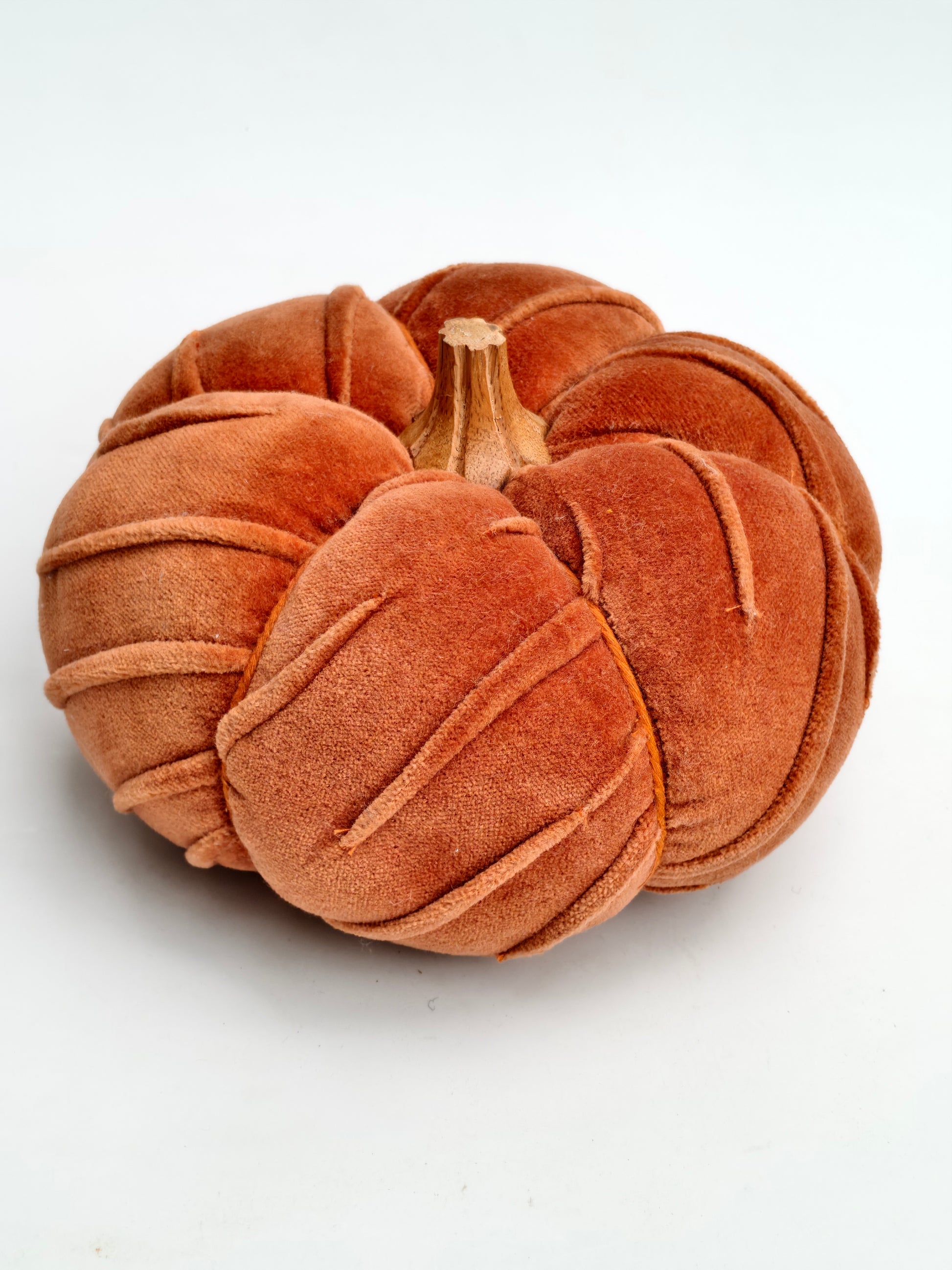 Rust Velvet Pumpkin – Sculpted Leaf Design