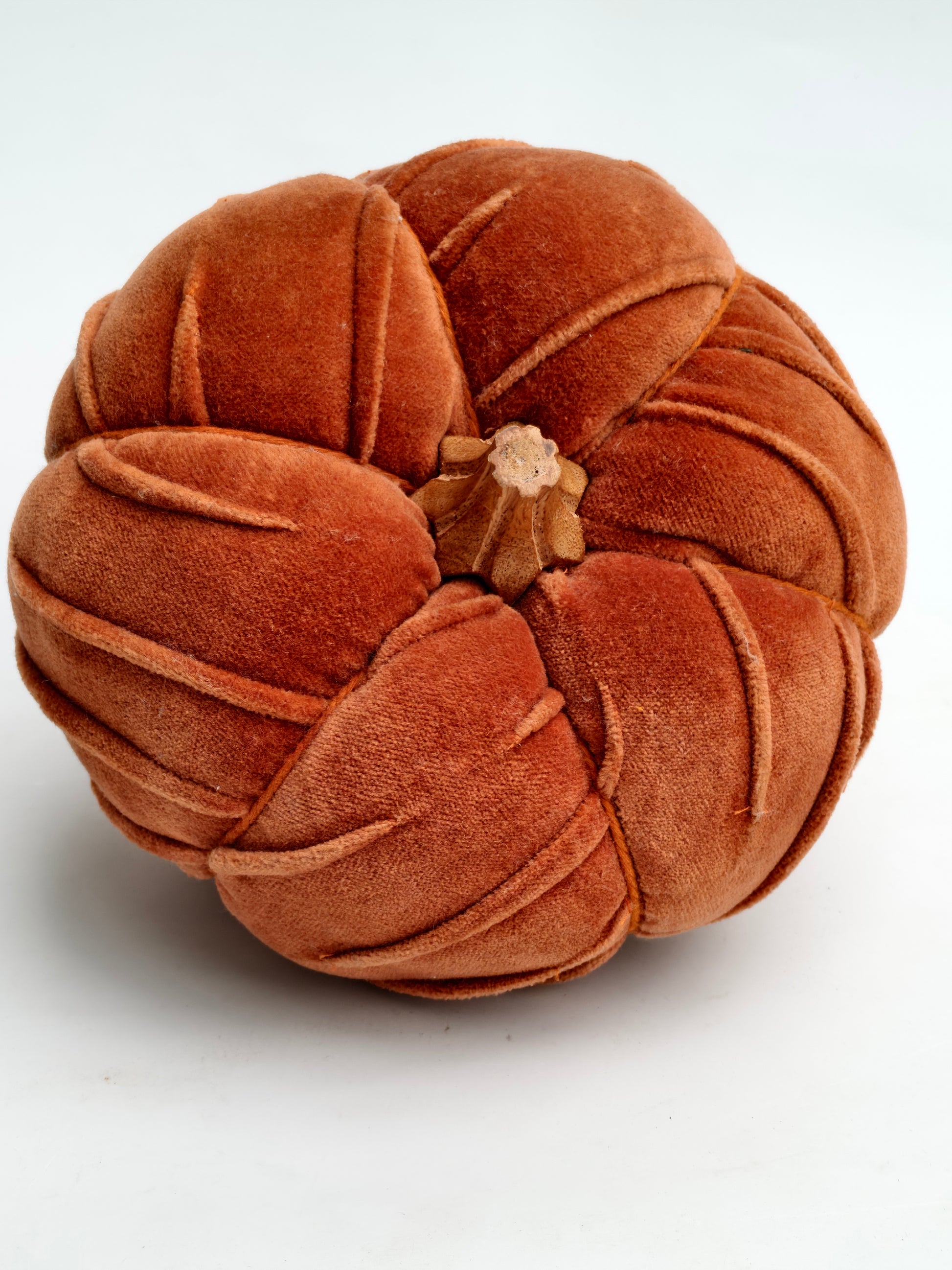 Rust Velvet Pumpkin – Sculpted Leaf Design
