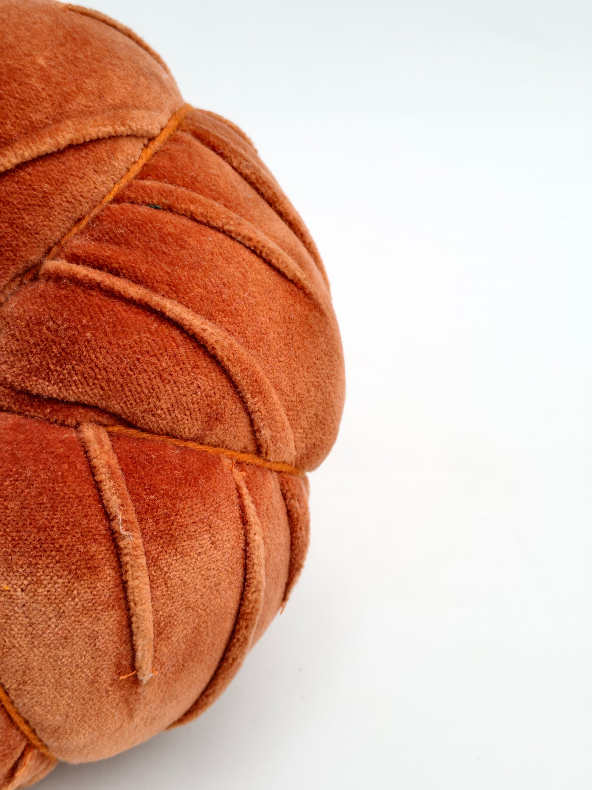 Rust Velvet Pumpkin – Sculpted Leaf Design