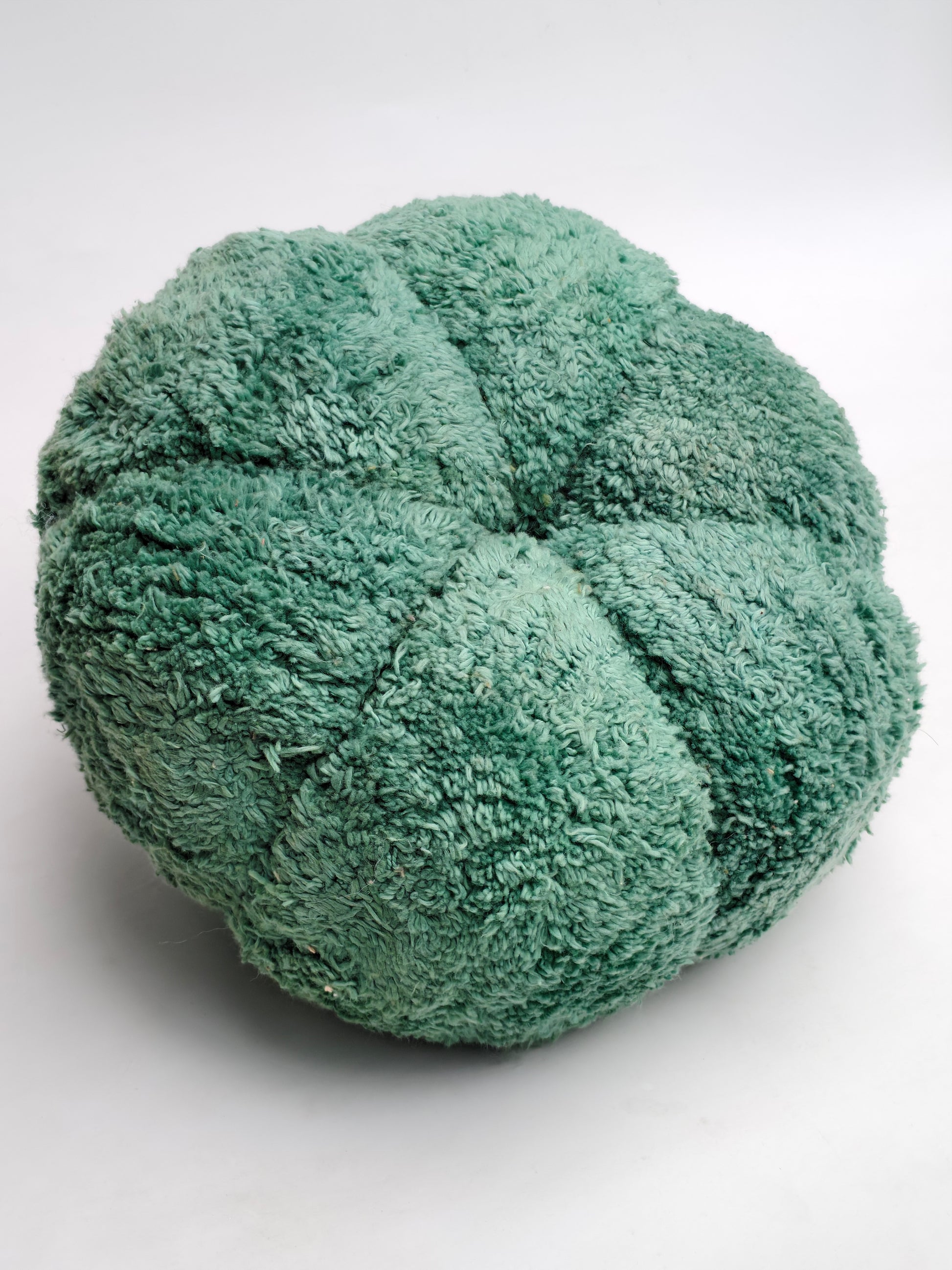 Plush Green Pumpkin Cushion – Textured Cozy Fall Décor