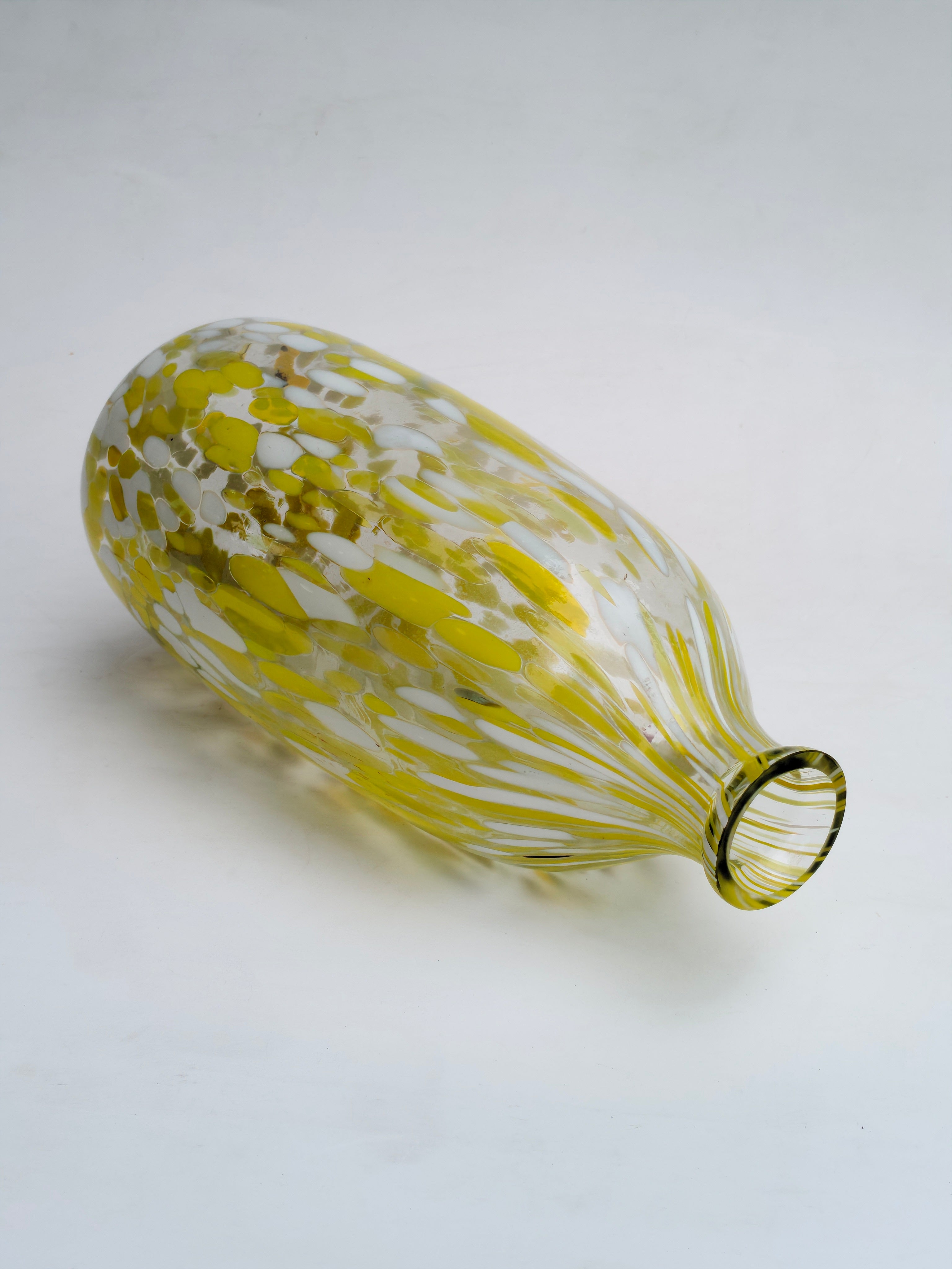 Amber Swirl Handblown Glass Vase – Elegant Decorative Accent