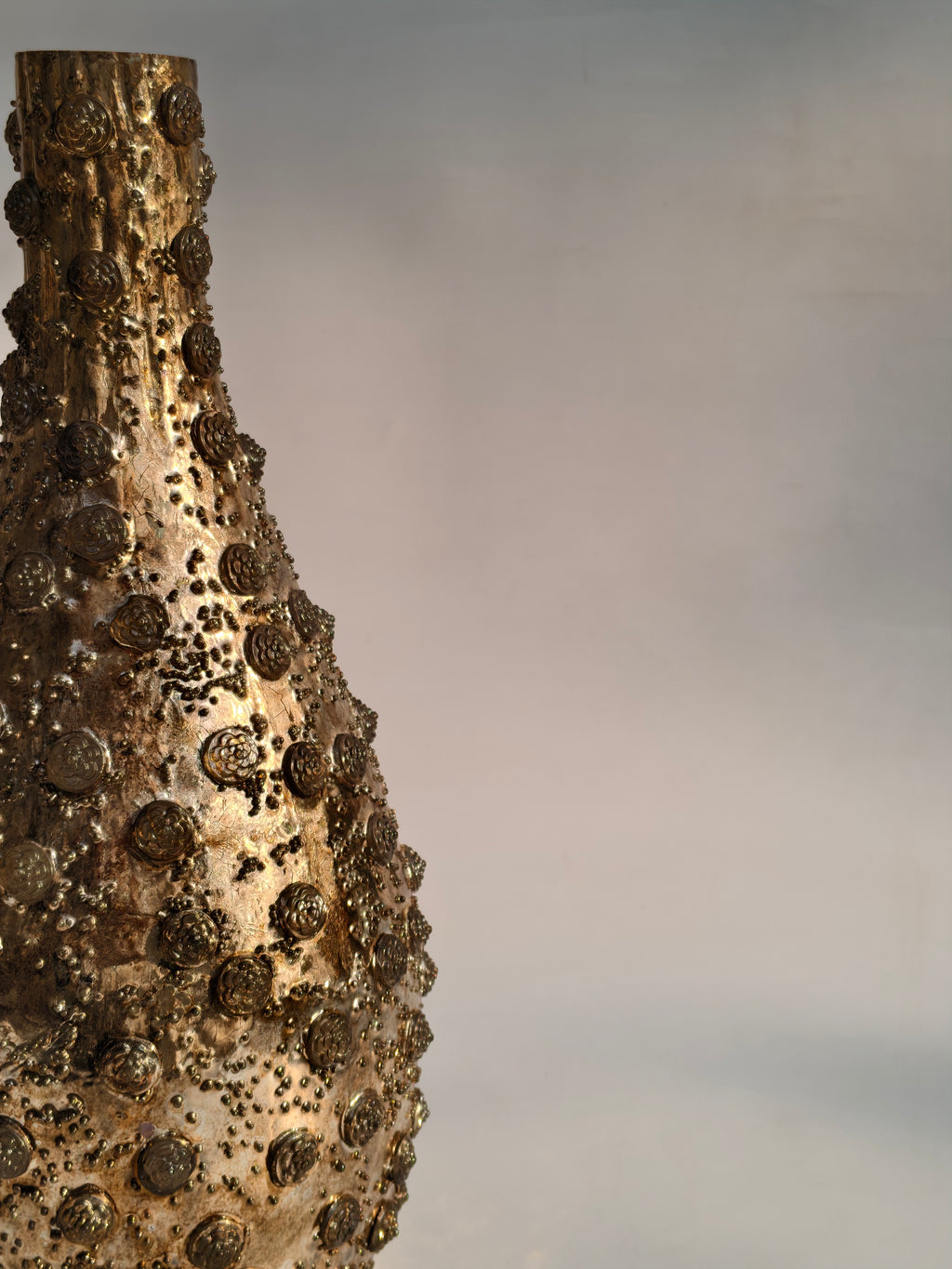 Antique Gold Textured Statement Vase – Handcrafted Decorative Accent